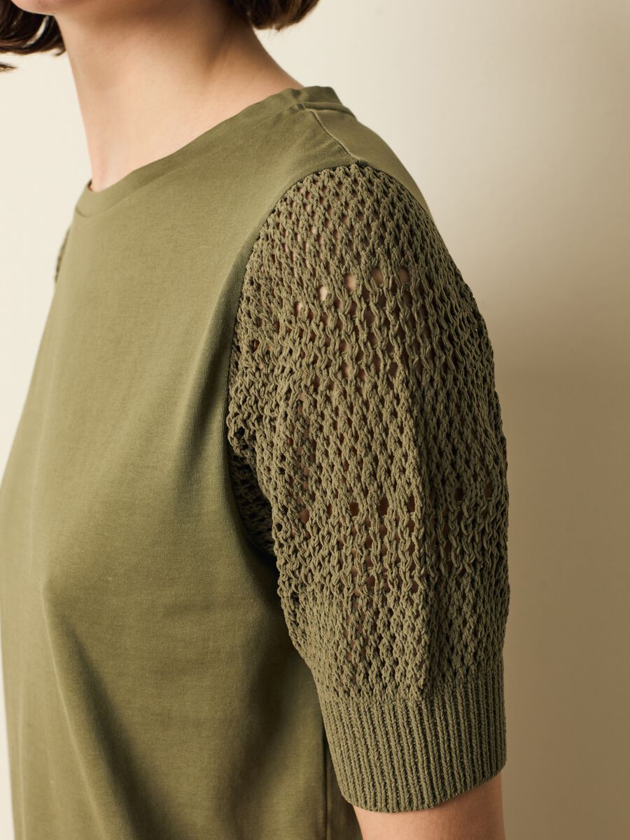 T-shirt with puff sleeves and crochet_2