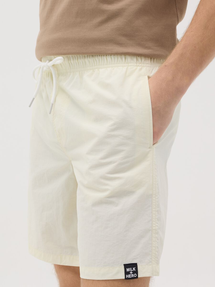 Boxer da uomo in bianco regular fit con elastico e coulisse_3