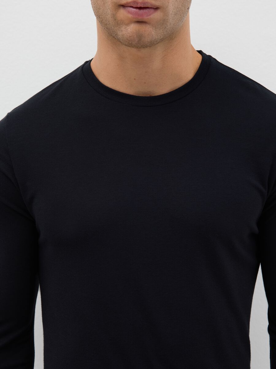 T-shirt premium nera in thermal modal cashmere regular fit_1