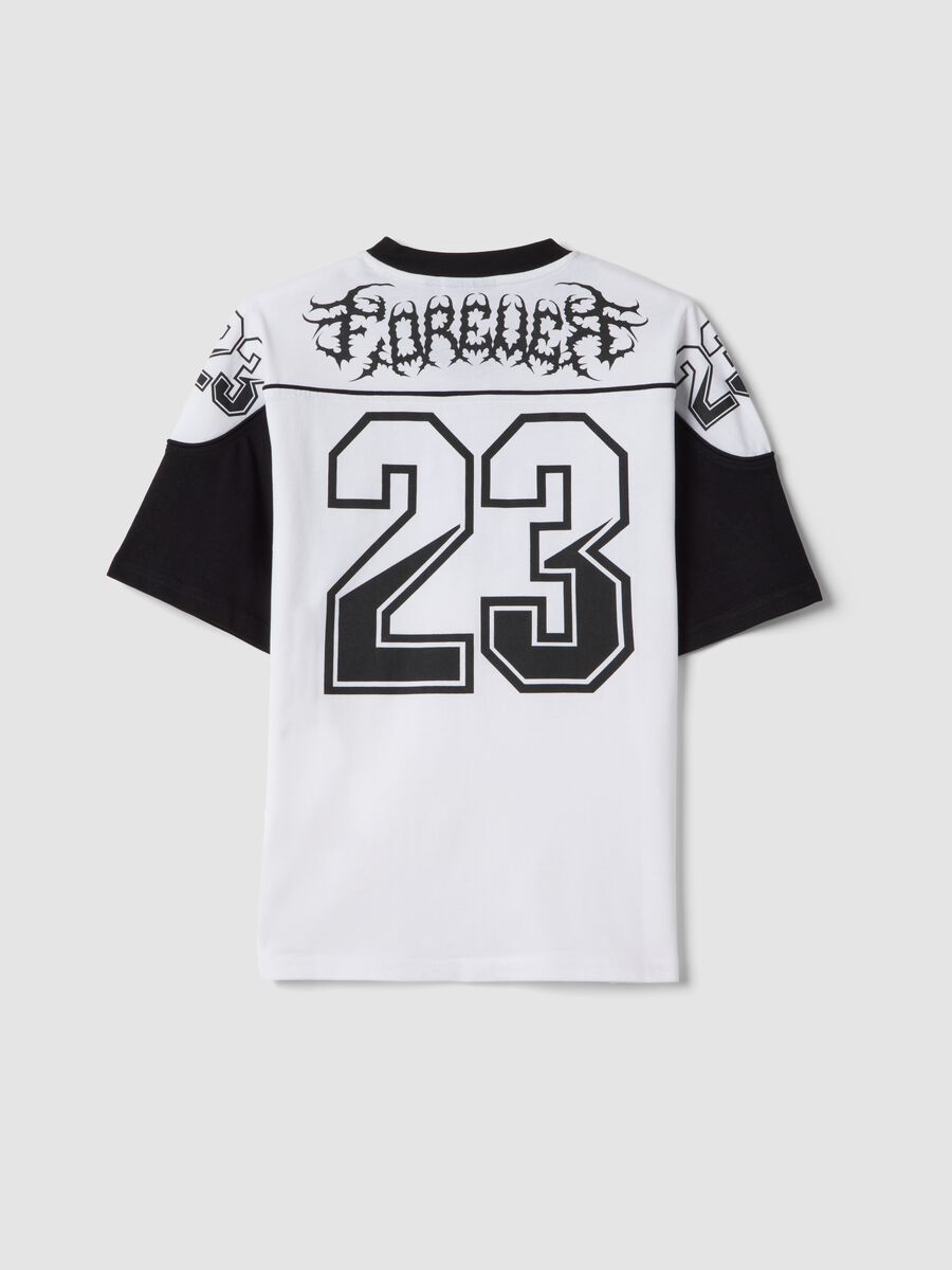 T-shirt in puro cotone multicolor da bambino oversize fit con stampe_4