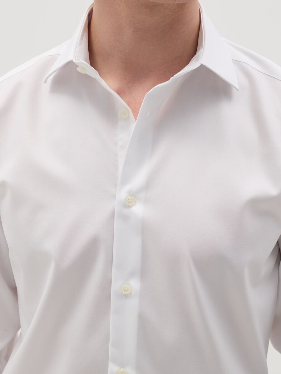 Slim-fit solid colour easy-iron shirt_2