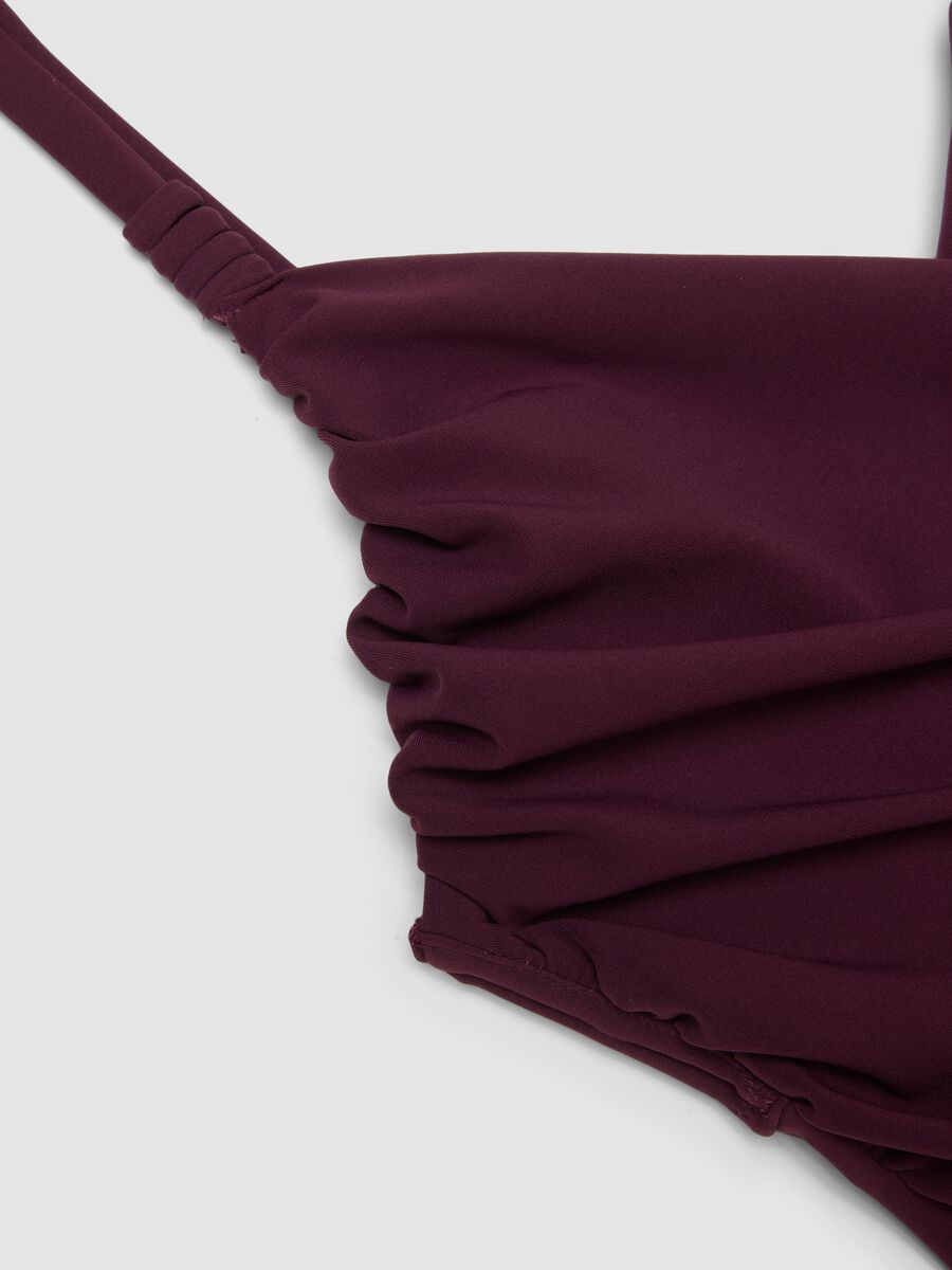 Costume intero viola in tessuto elasticizzato drappeggiato con effetto shaping_5