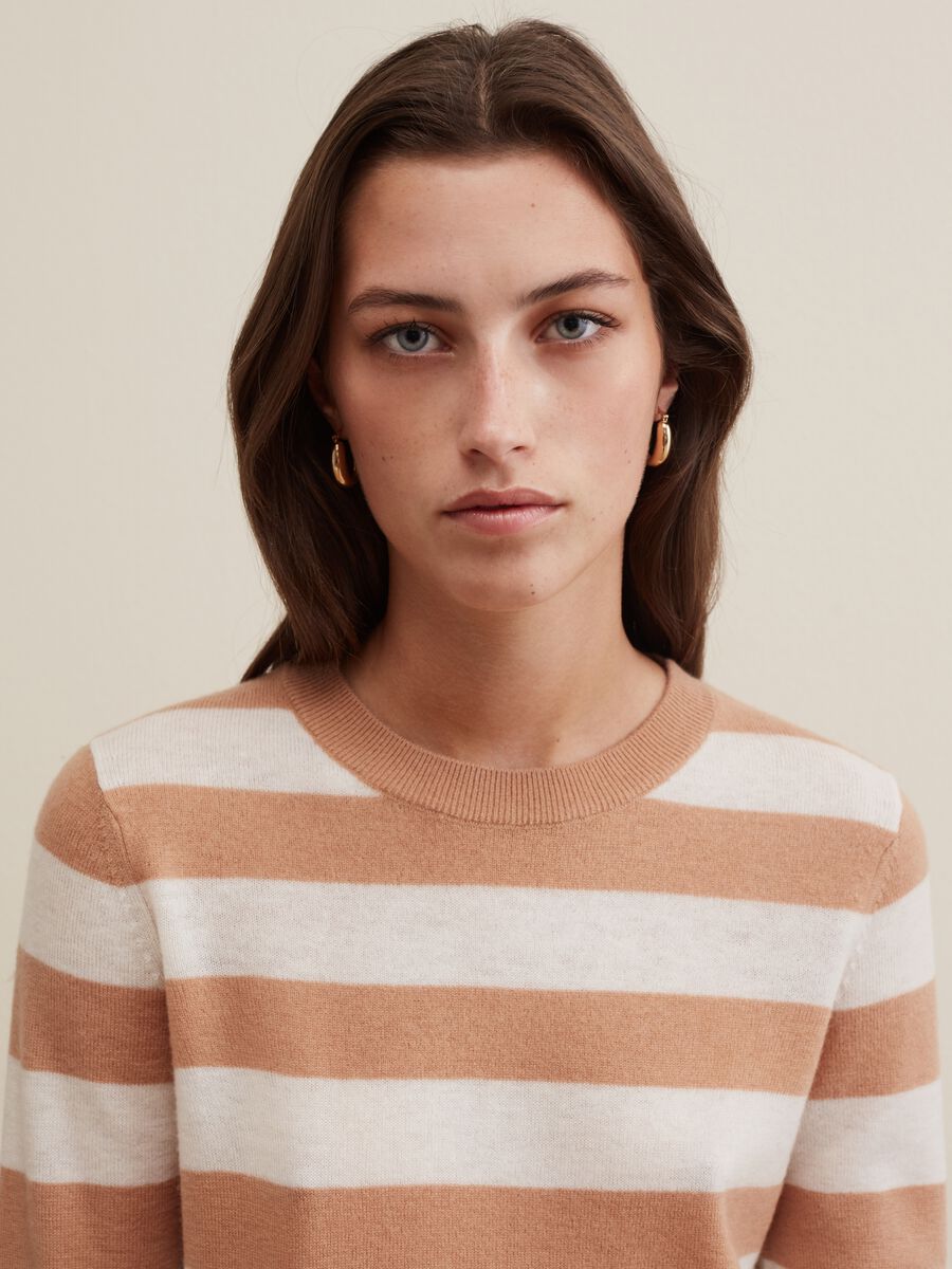 Pullover in lana a righe_3