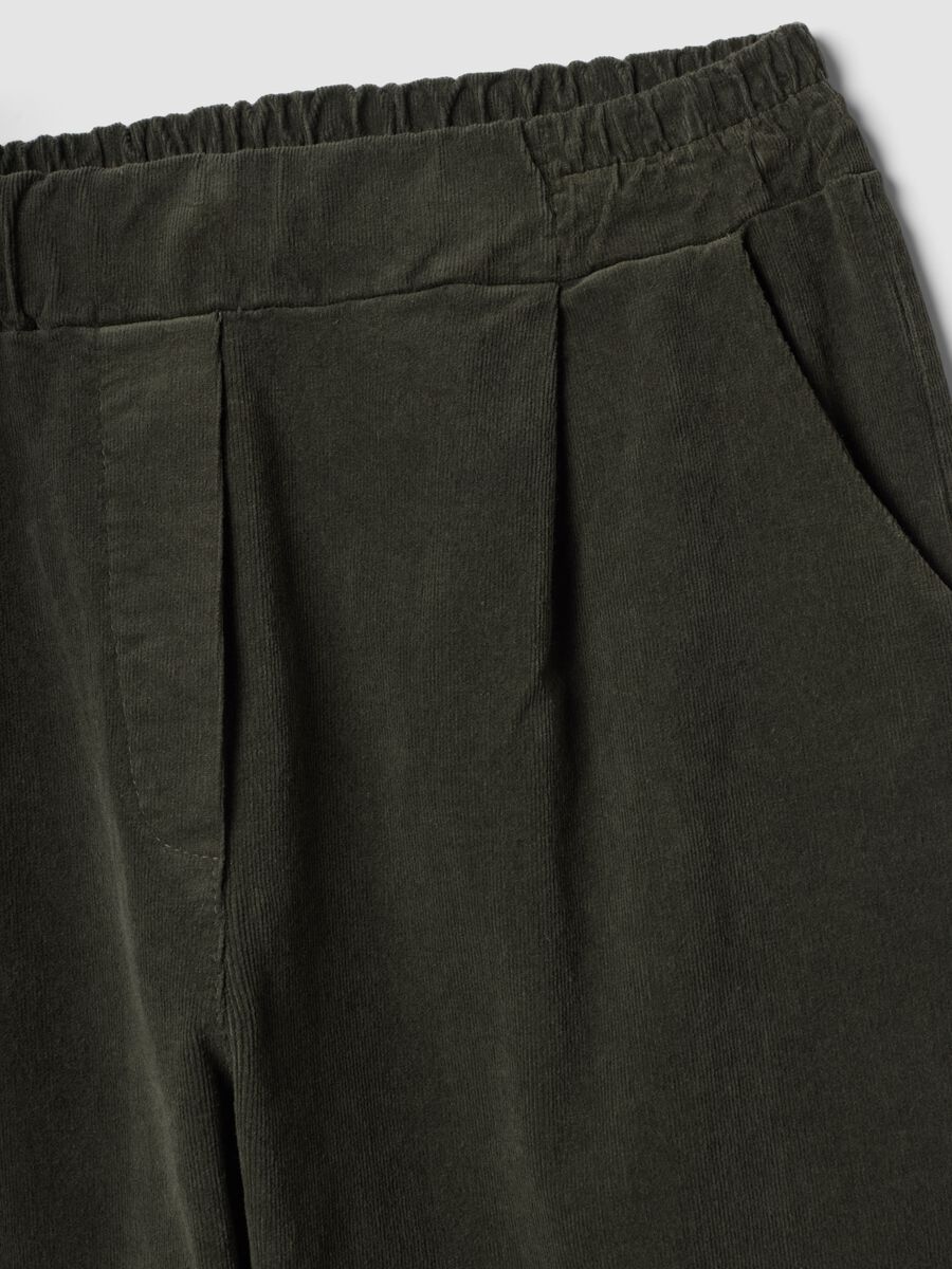 Pantaloni verdi in cotone elasticizzato regular fit a costine_1