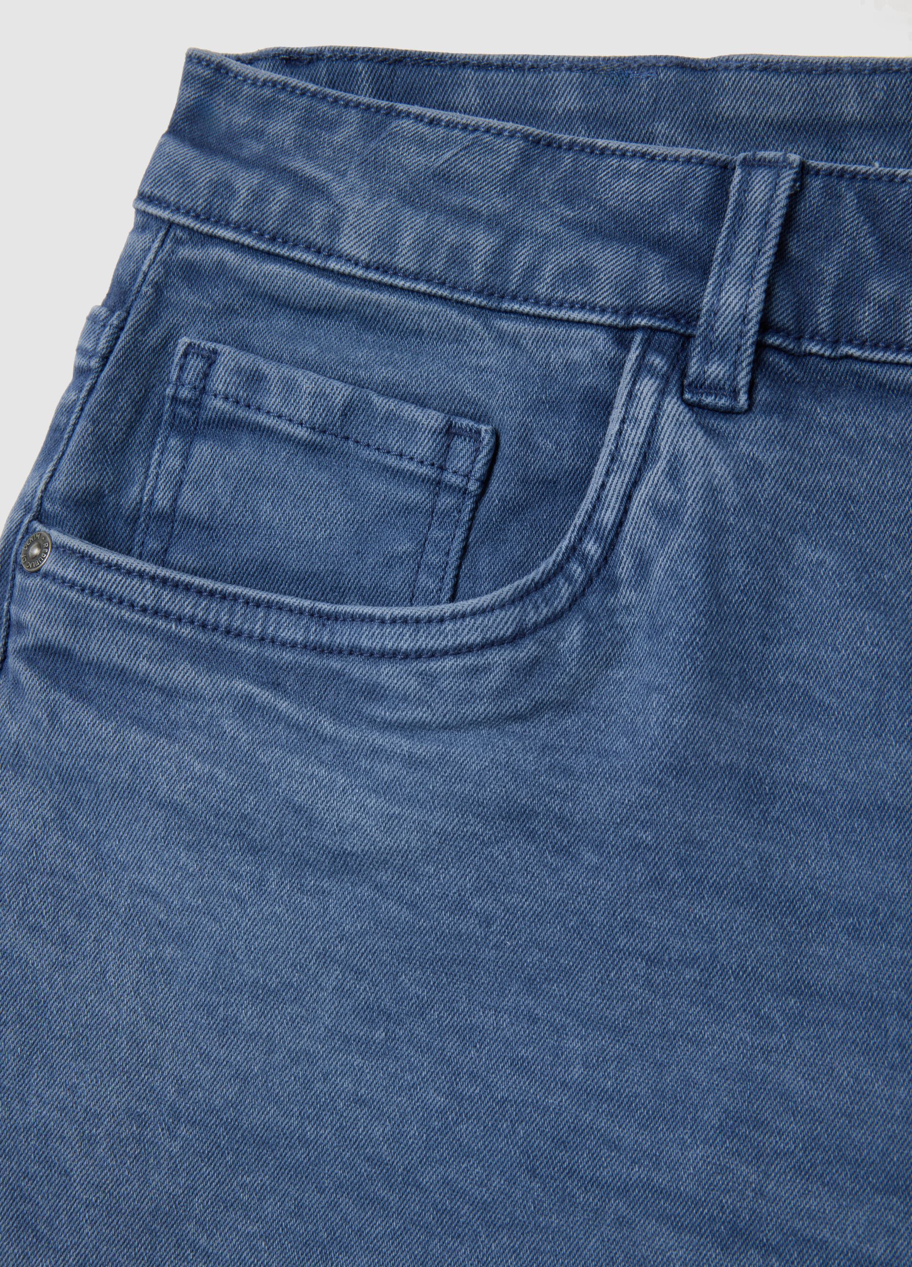 Bermuda da uomo in denim elasticizzato beige