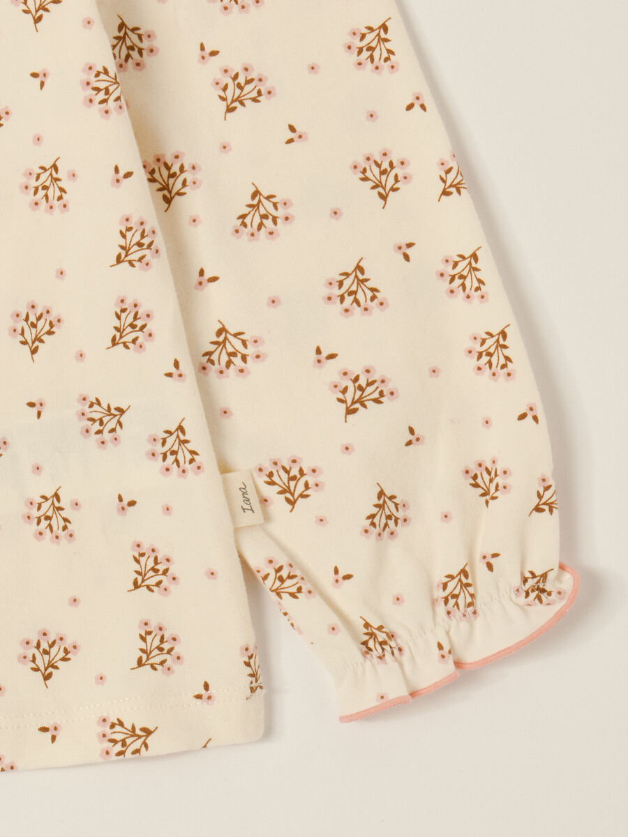 White long-sleeve top with floral print_2