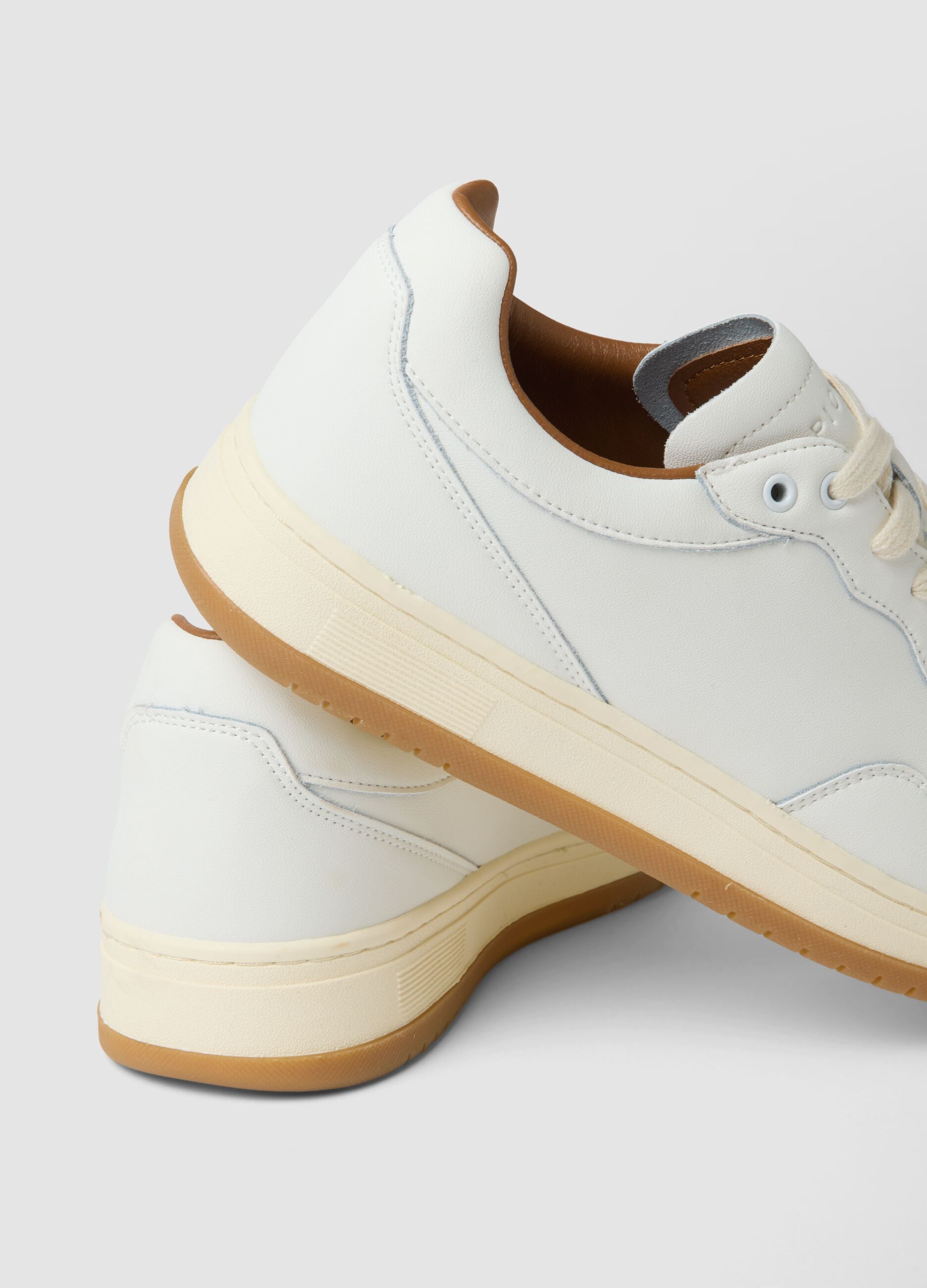 White genuine leather trainers with contrast sole