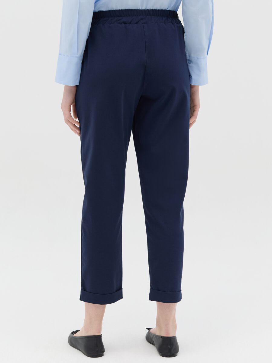 Blue cropped trousers with turn-ups_3