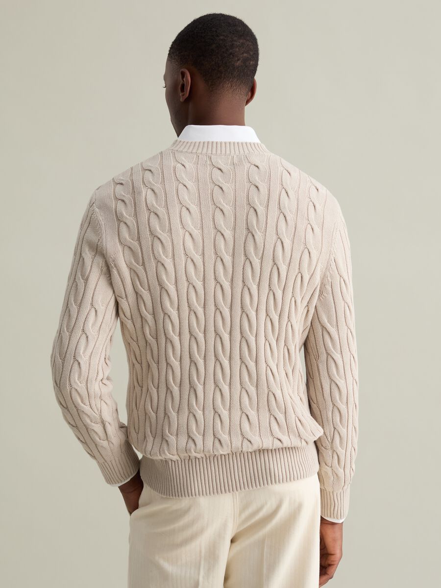 Pullover with cable-knit design_3