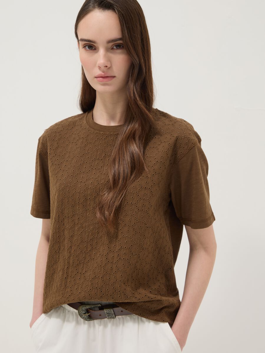 Brown pure cotton T-shirt with broderie anglaise embroidery_0