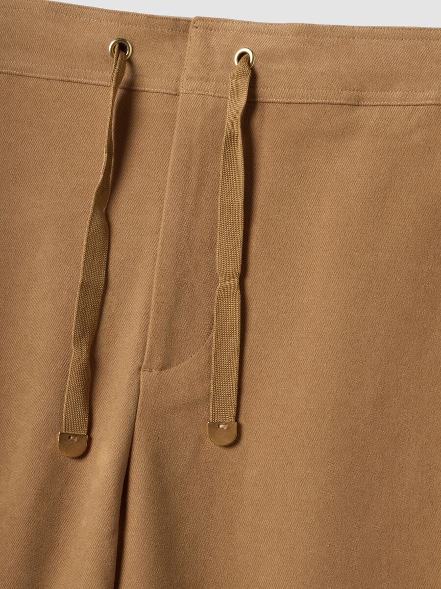 Jogger marroni wide leg in tessuto elasticizzato_1