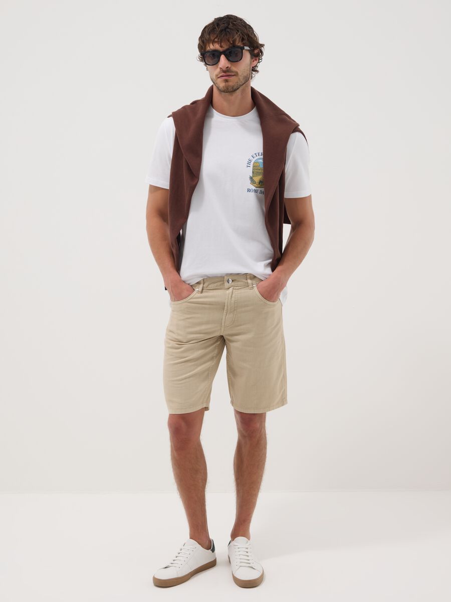 Beige five-pocket linen and cotton blend Bermuda shorts_1