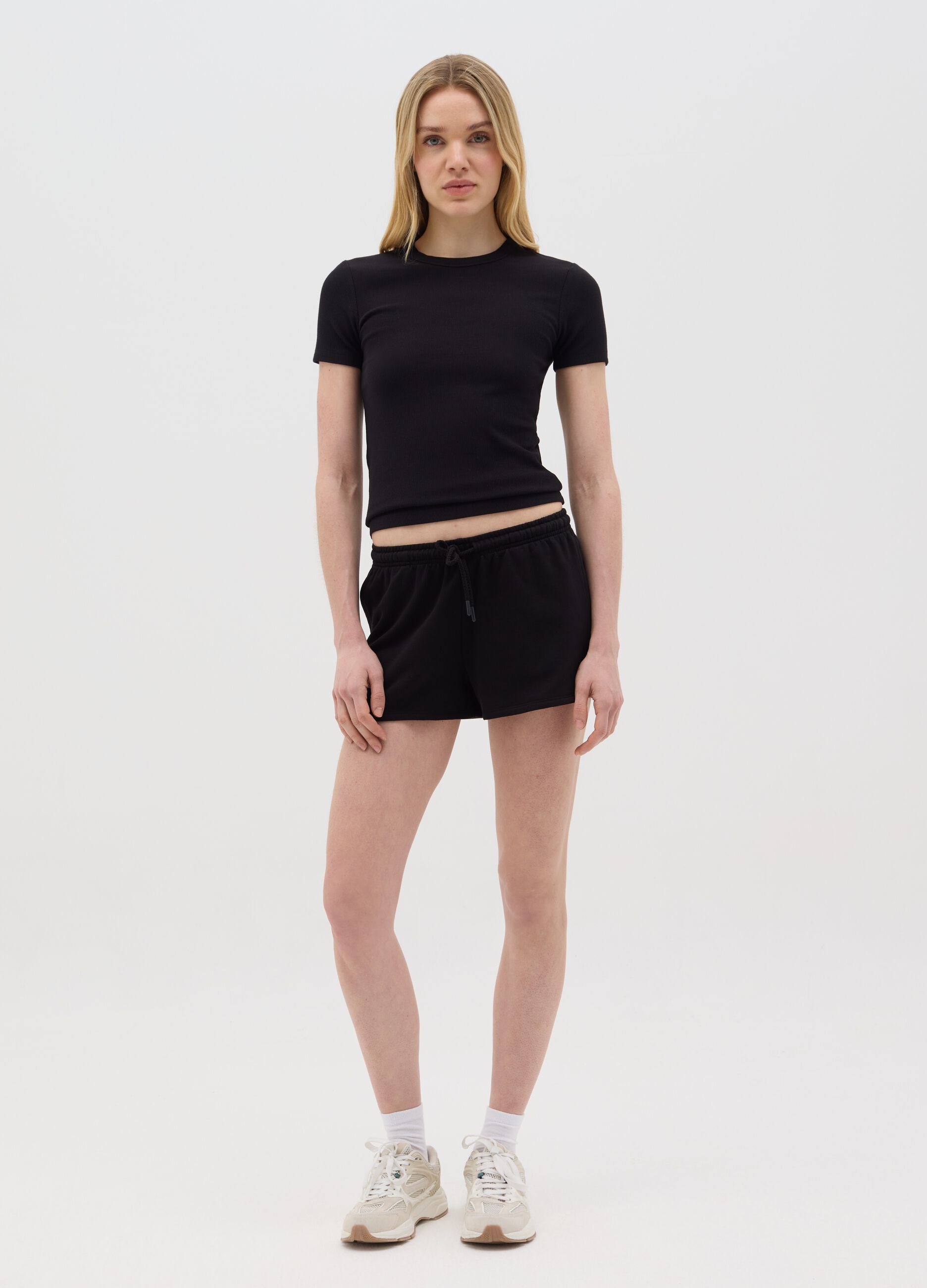 T-shirt da donna in cotone elasticizzato nero regular fit