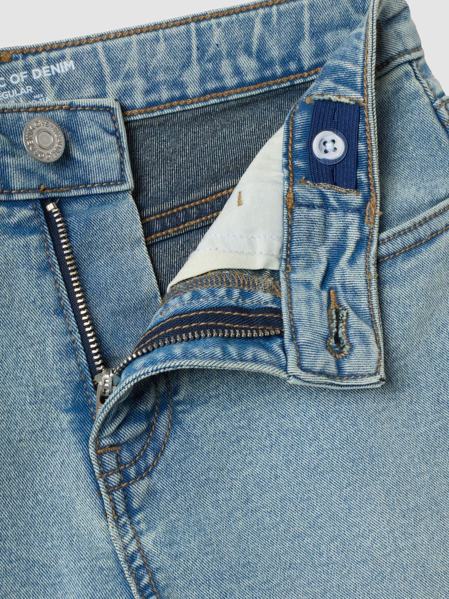 Jeans azzurri in cotone elasticizzato regular fit per ragazzo_1