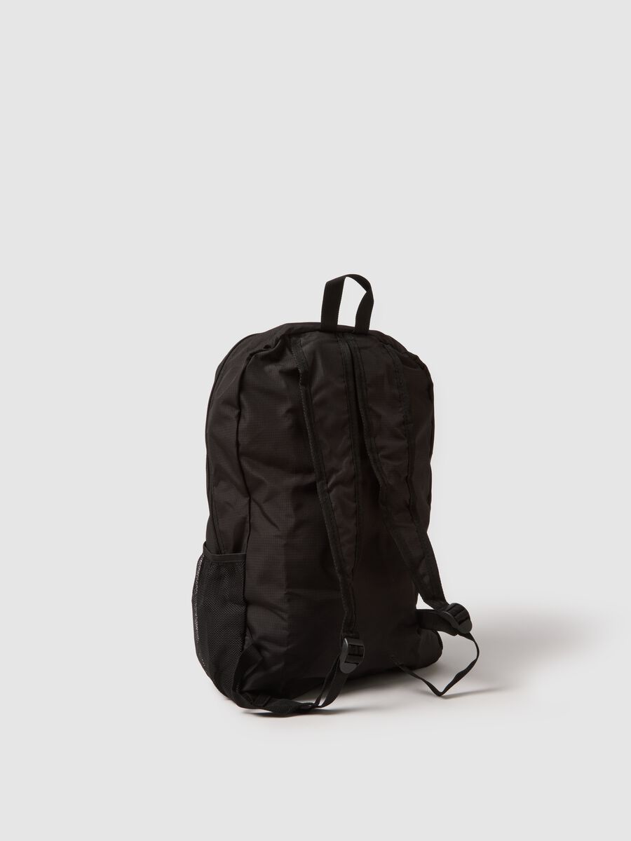 Black sporty backpack with adjustable straps_1