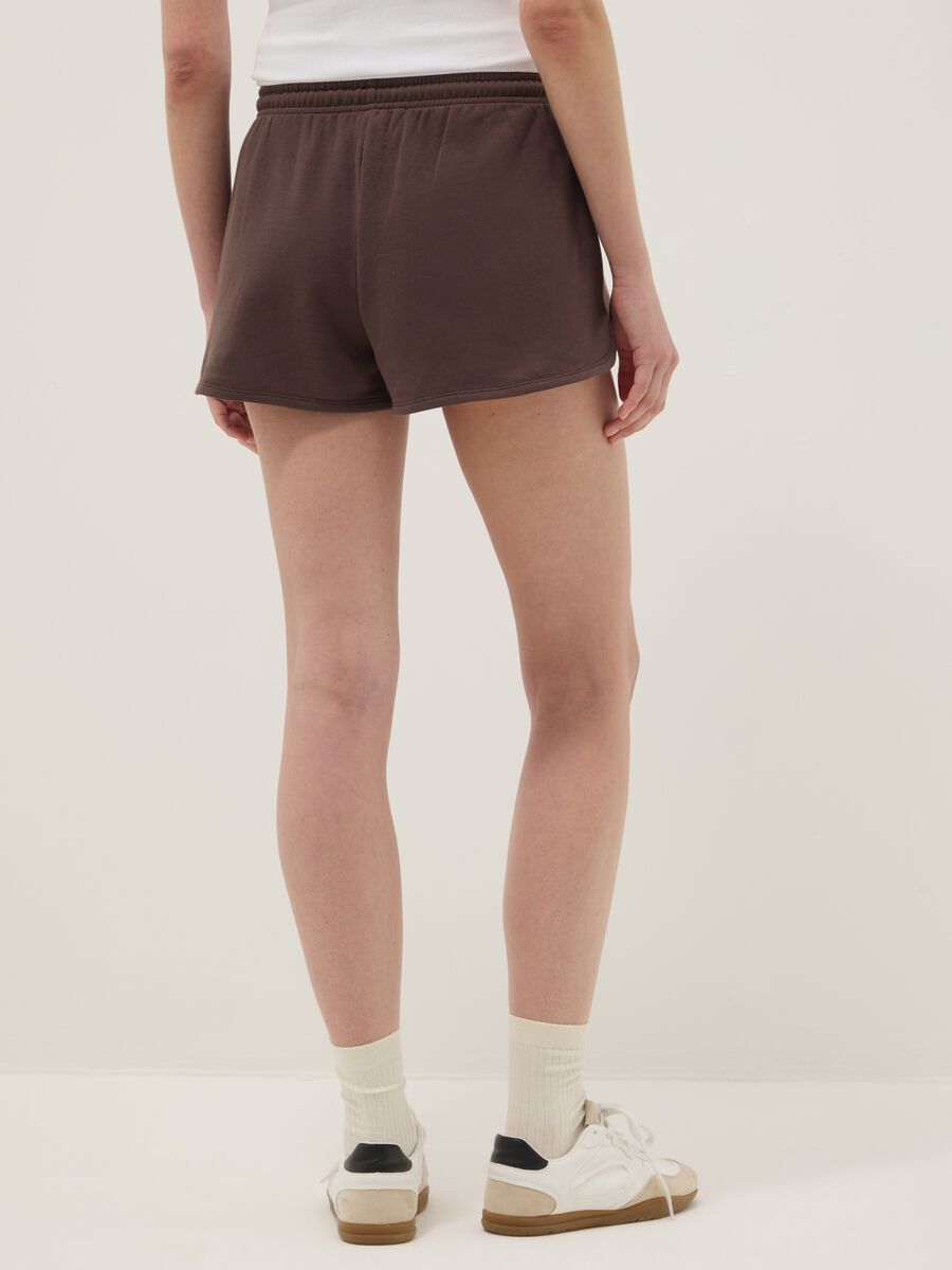 Regular-fit brown cotton-blend shorts with drawstring_2