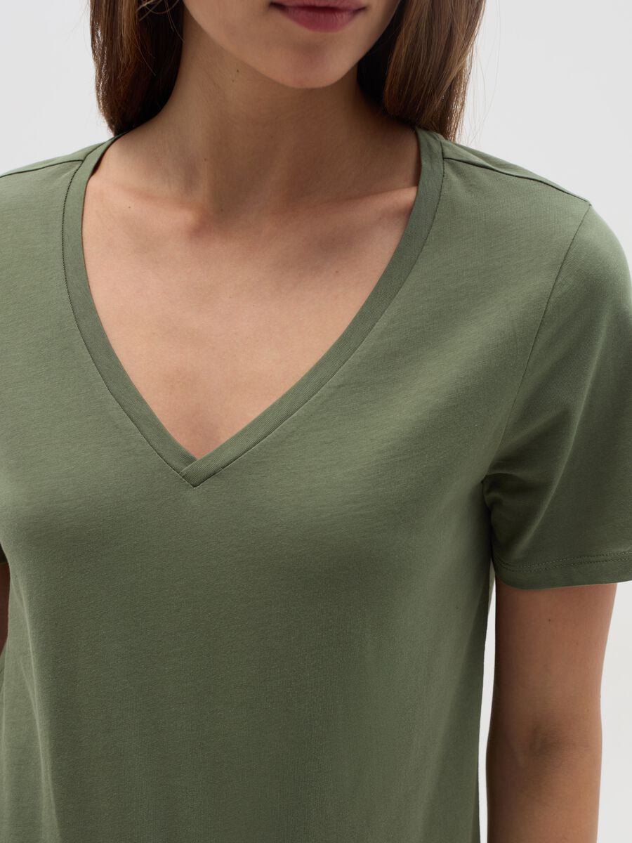Essential V-neck T-shirt in cotton_3