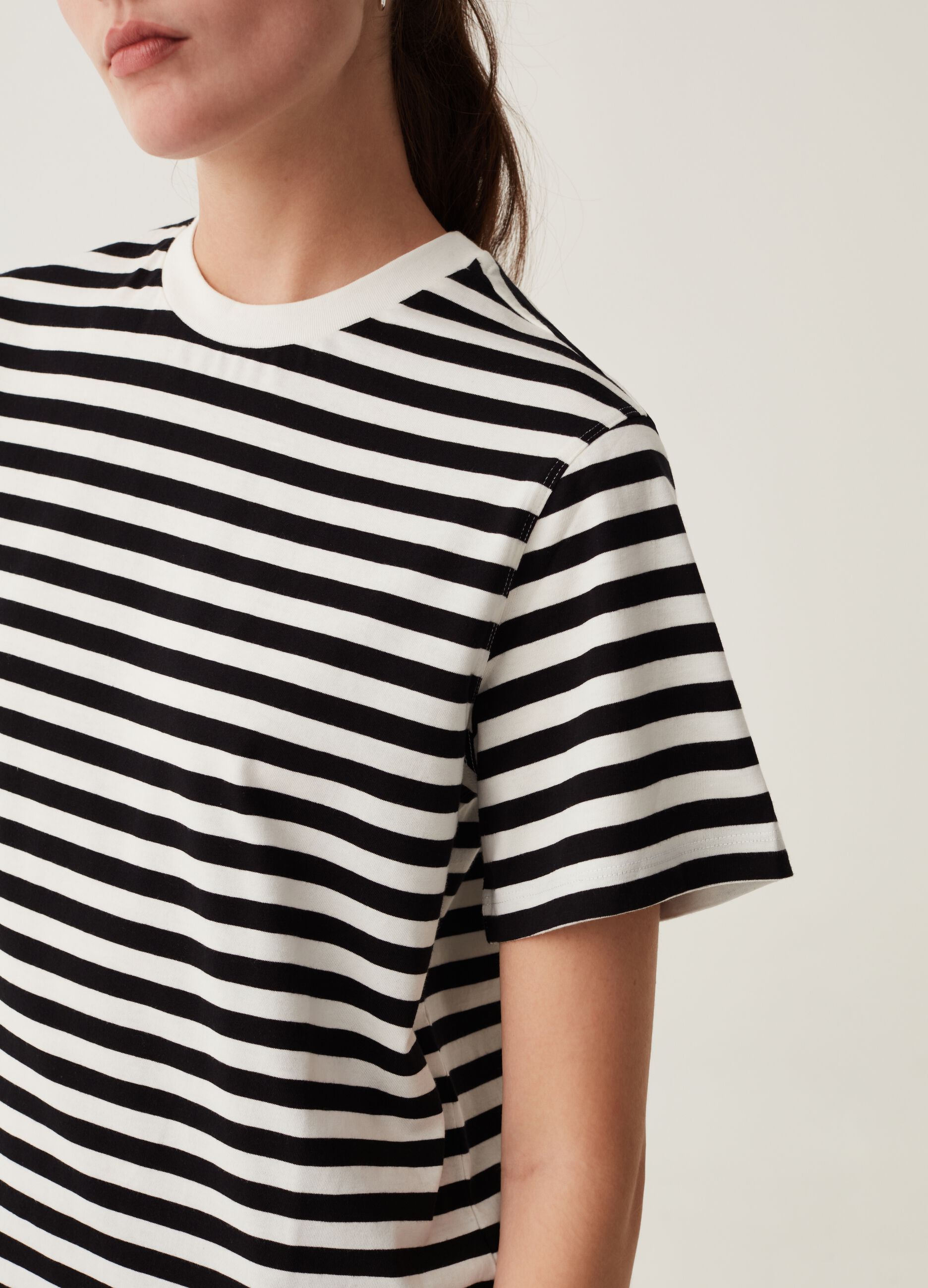 T-shirt in cotone con scollo rotondo_3