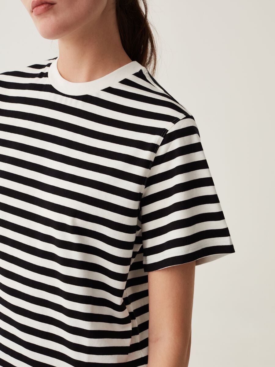 T-shirt in cotone con scollo rotondo_3