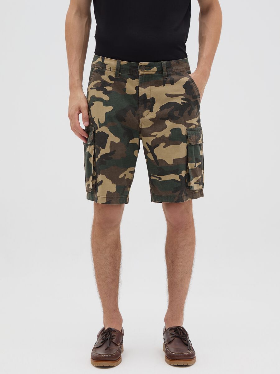 Men's multicolour regular fit cotton cargo shorts_1
