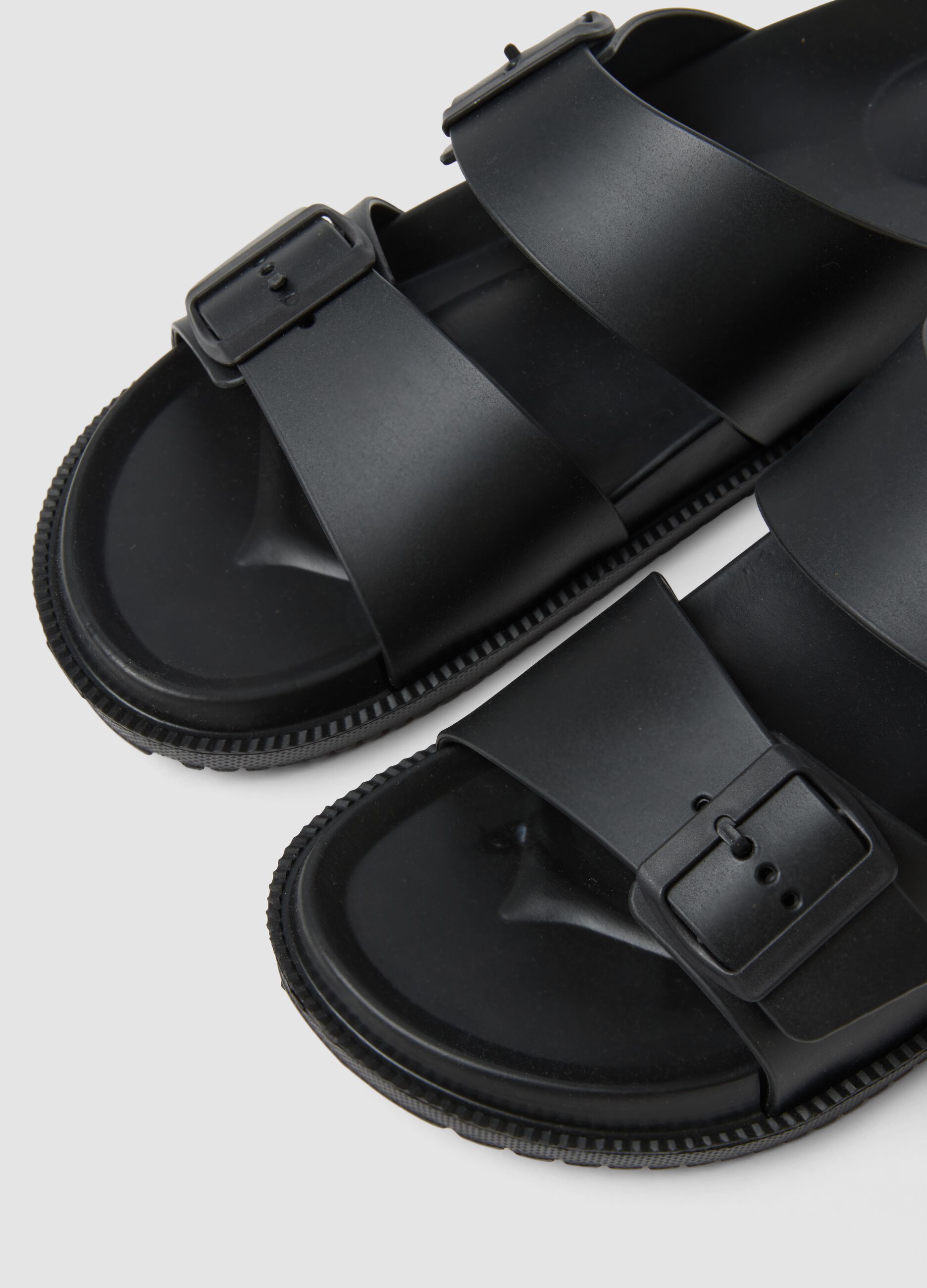 Black sandals with double strap and buckles