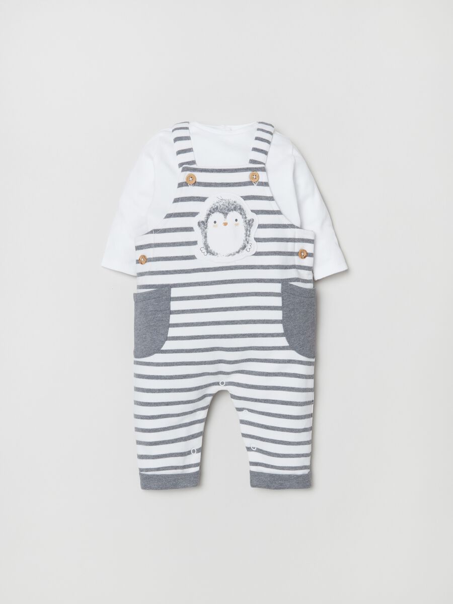Set t-shirt e salopette a righe in cotone_0