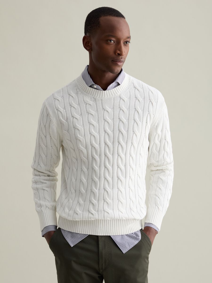 Pullover with cable-knit design_0