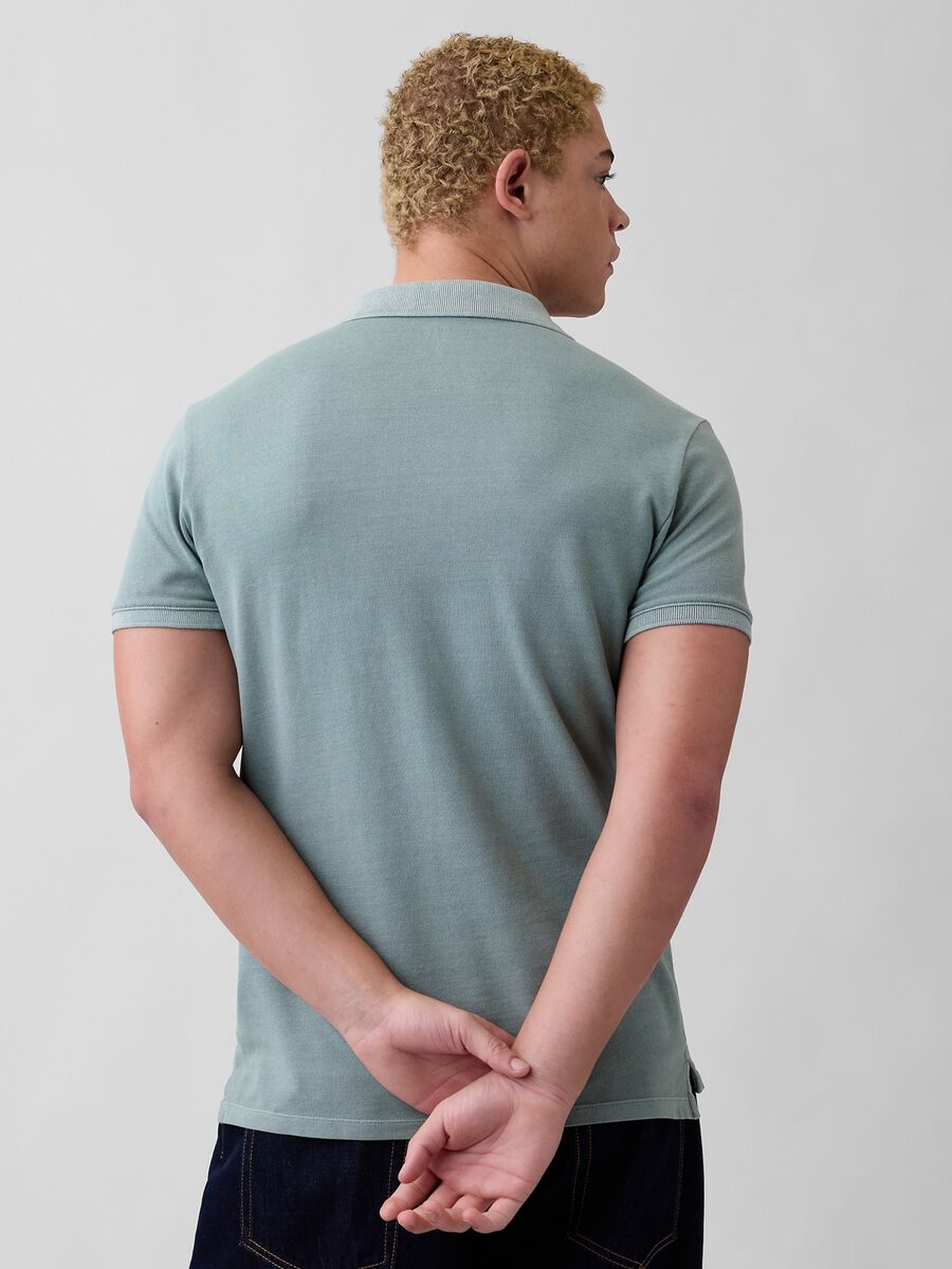 Polo a maniche corte in cotone con logo GAP_1