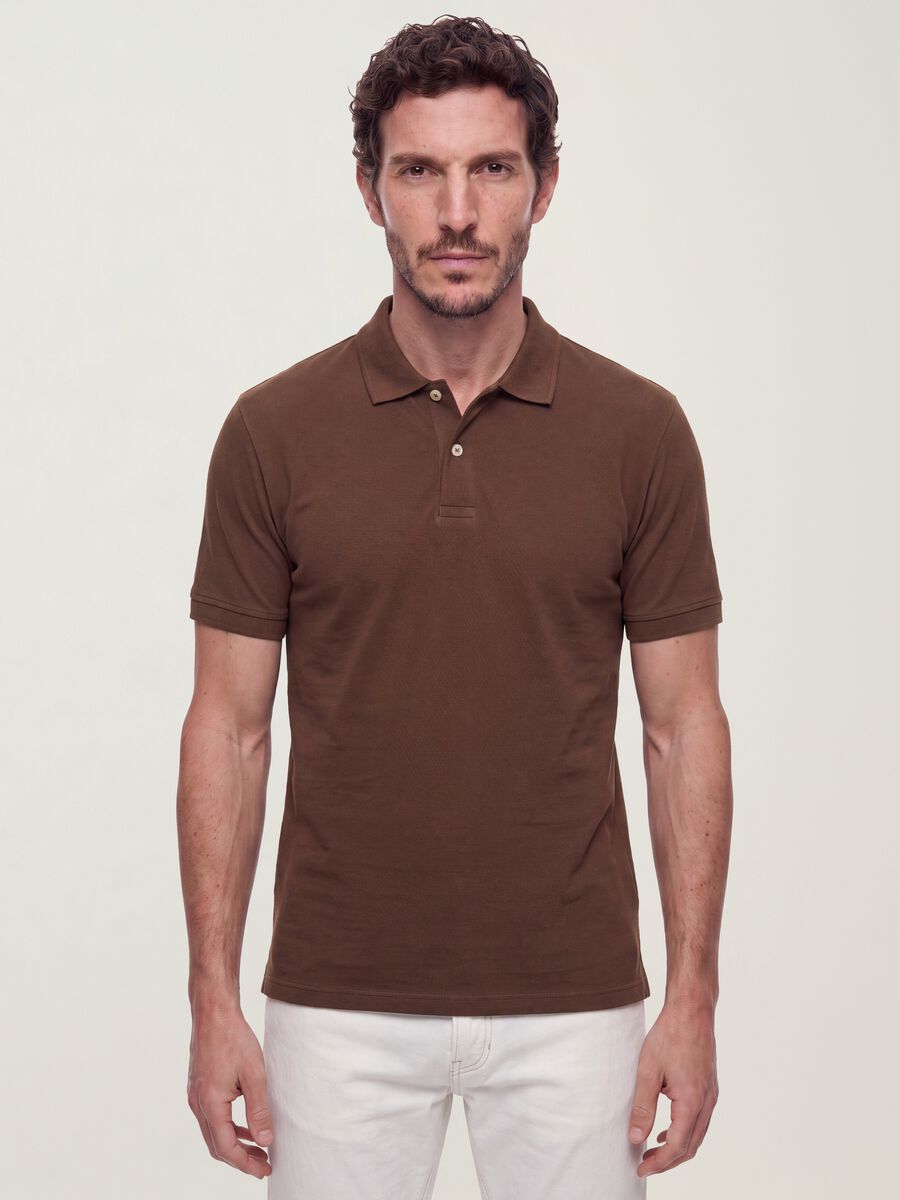 Polo marrone in puro cotone piquet con colletto classico regular fit_0