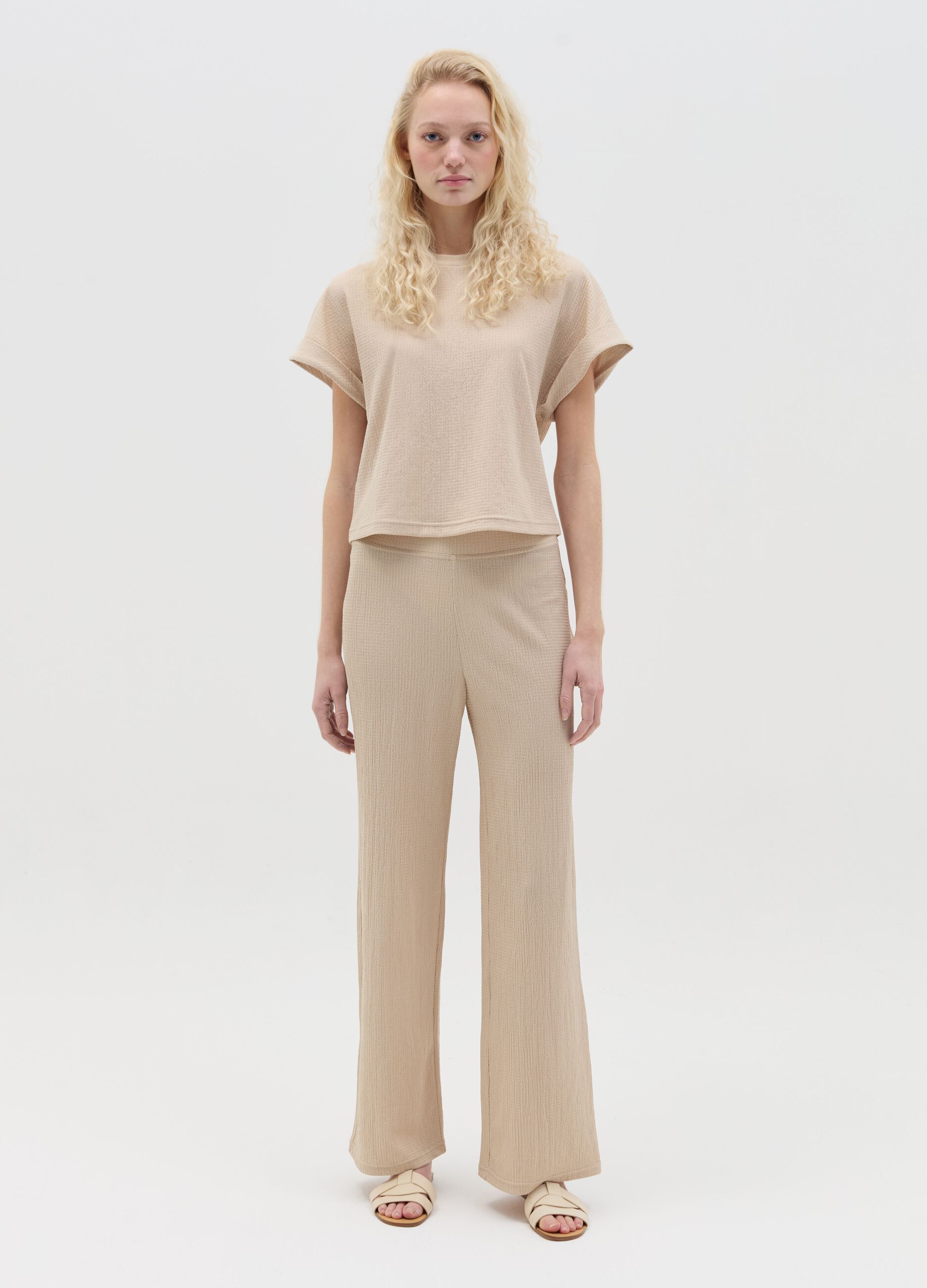 Beige short-sleeved T-shirt with waffle weave