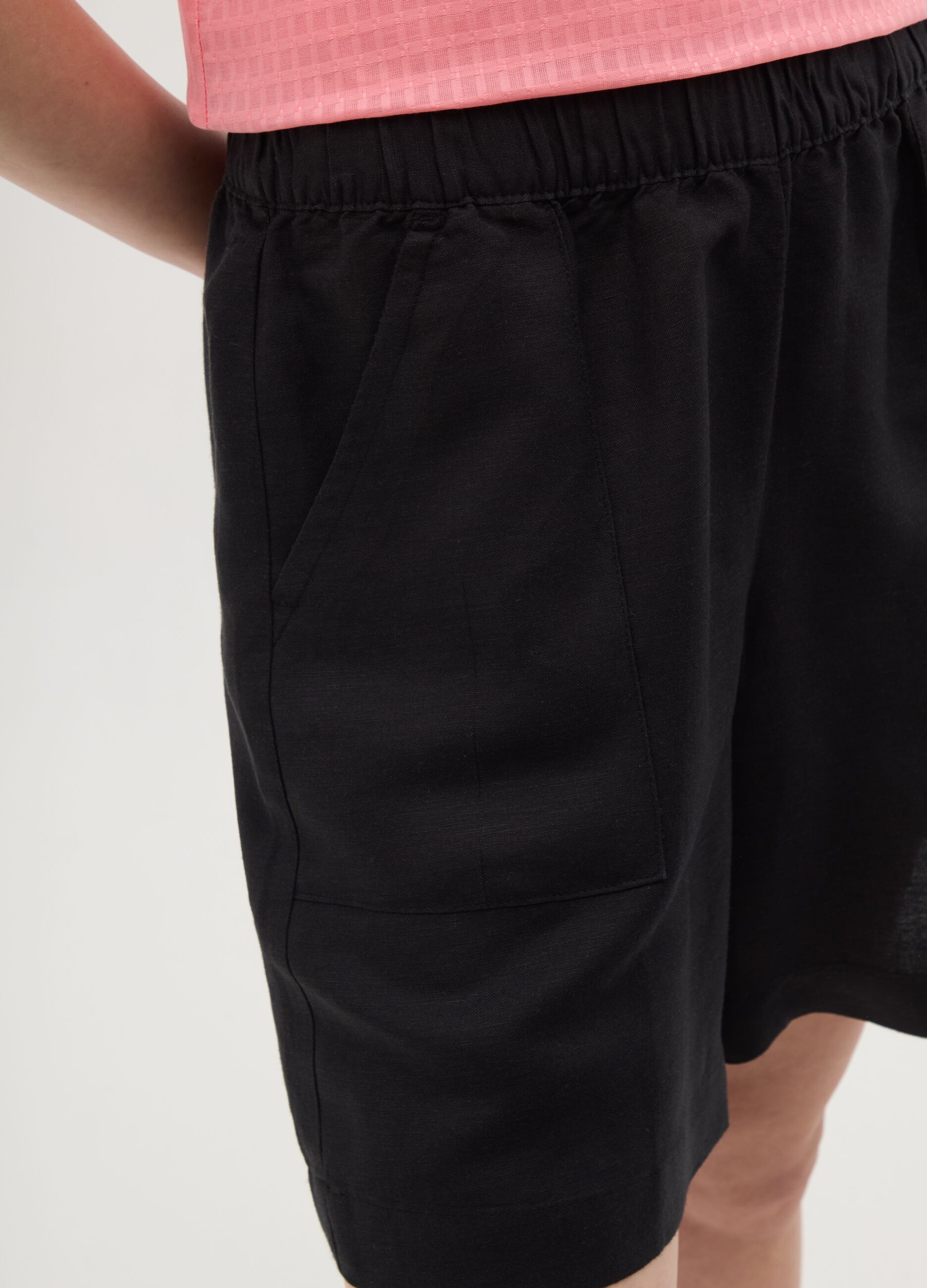 Women's black linen blend regular fit shorts