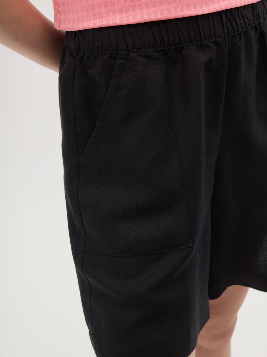 Women's black linen blend regular fit shorts_2