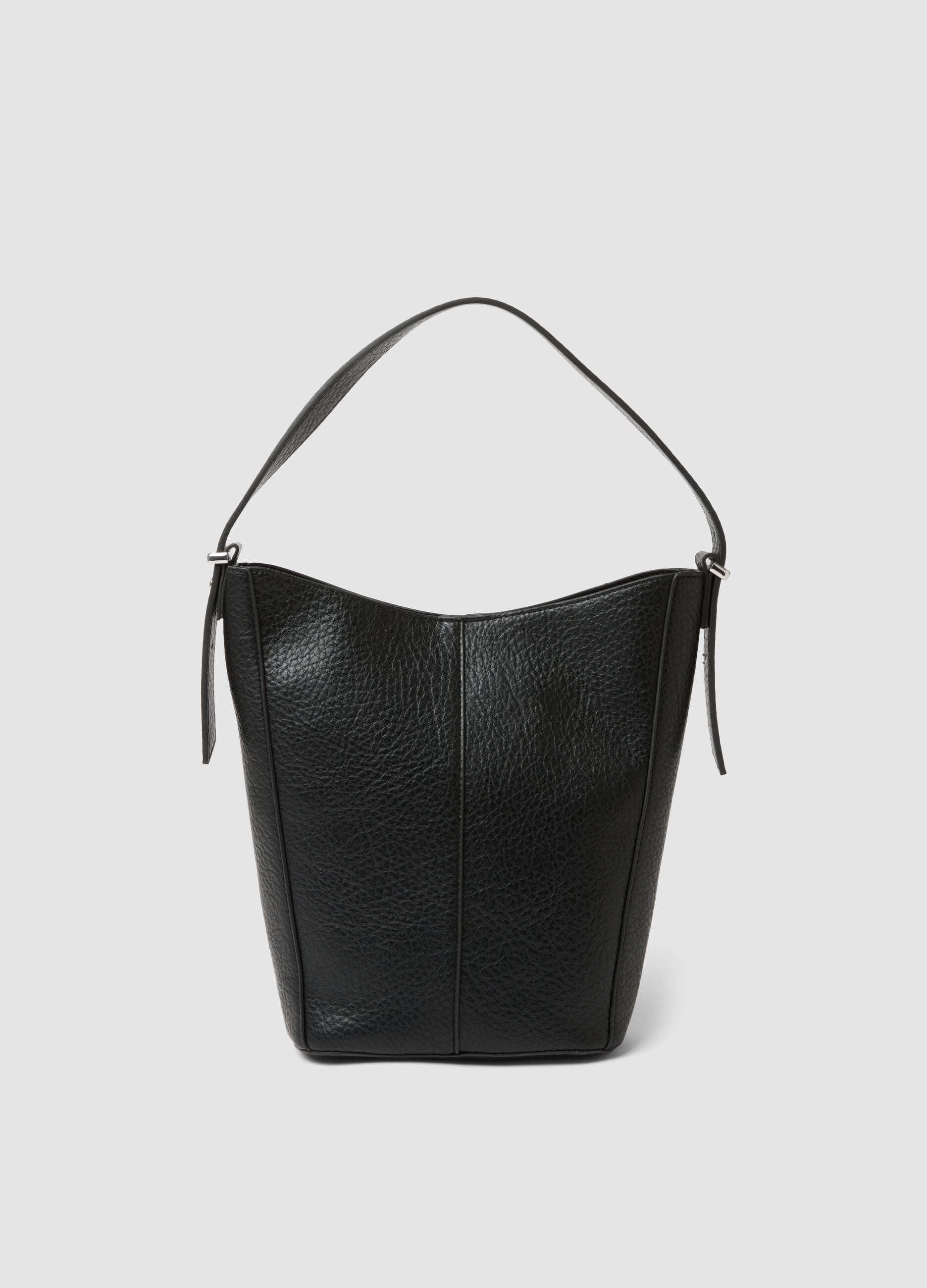 Borsa nera a spalla effetto martellato
