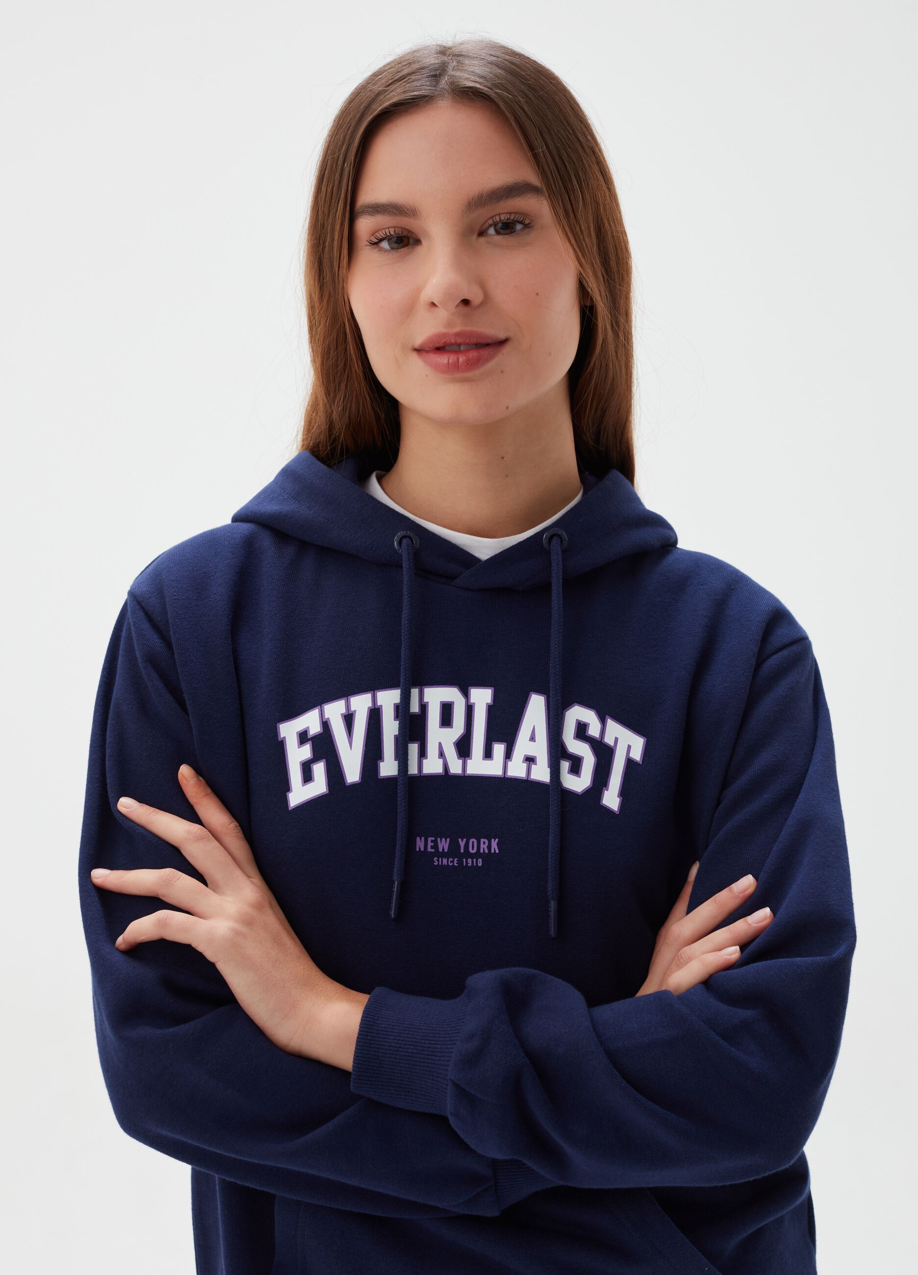 Sweatshirt with hood and logo print