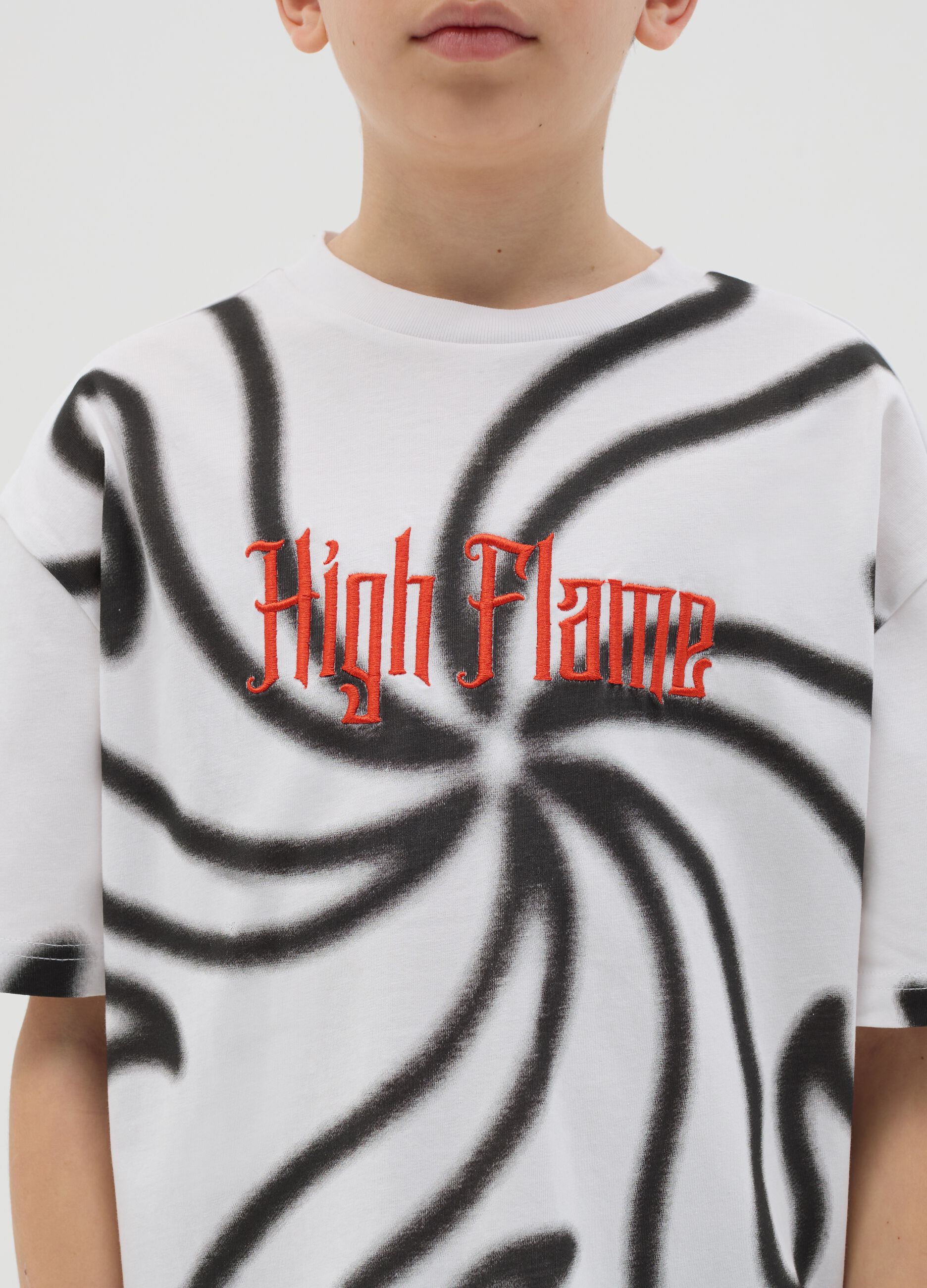 T-shirt in cotone con stampa fiamme "High Flame"