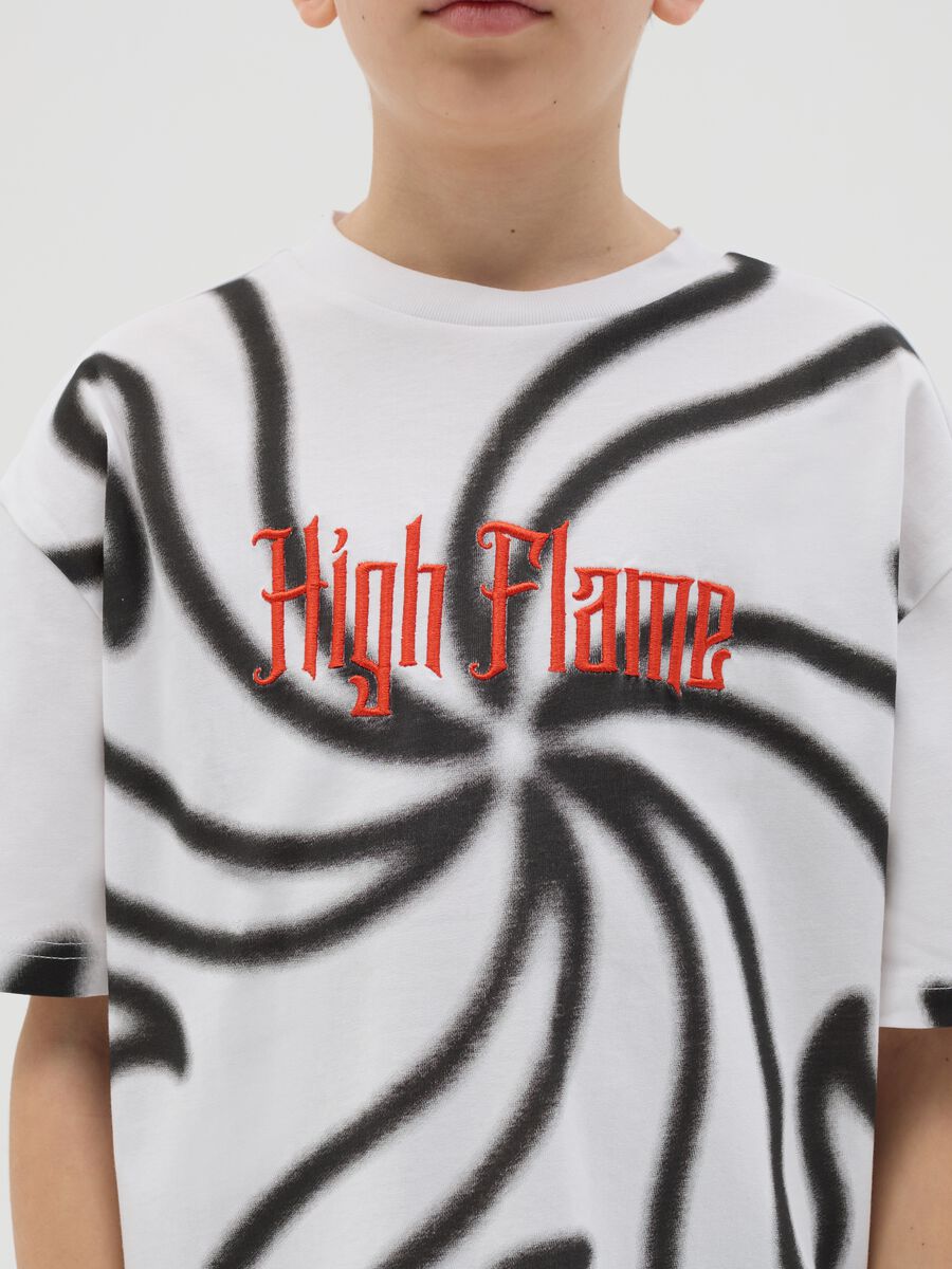T-shirt in cotone con stampa fiamme "High Flame"_1
