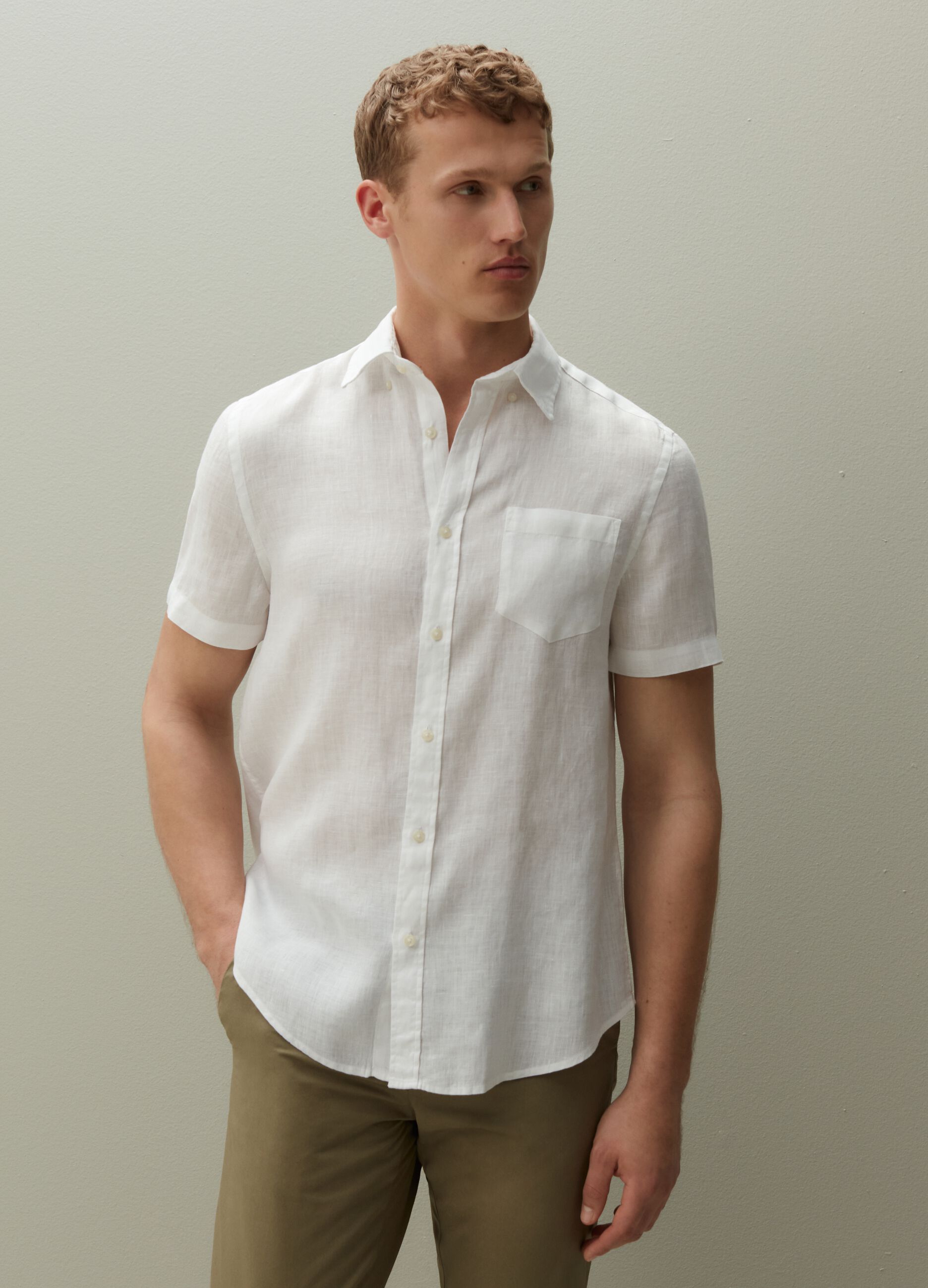 Linen shirt with short sleeves