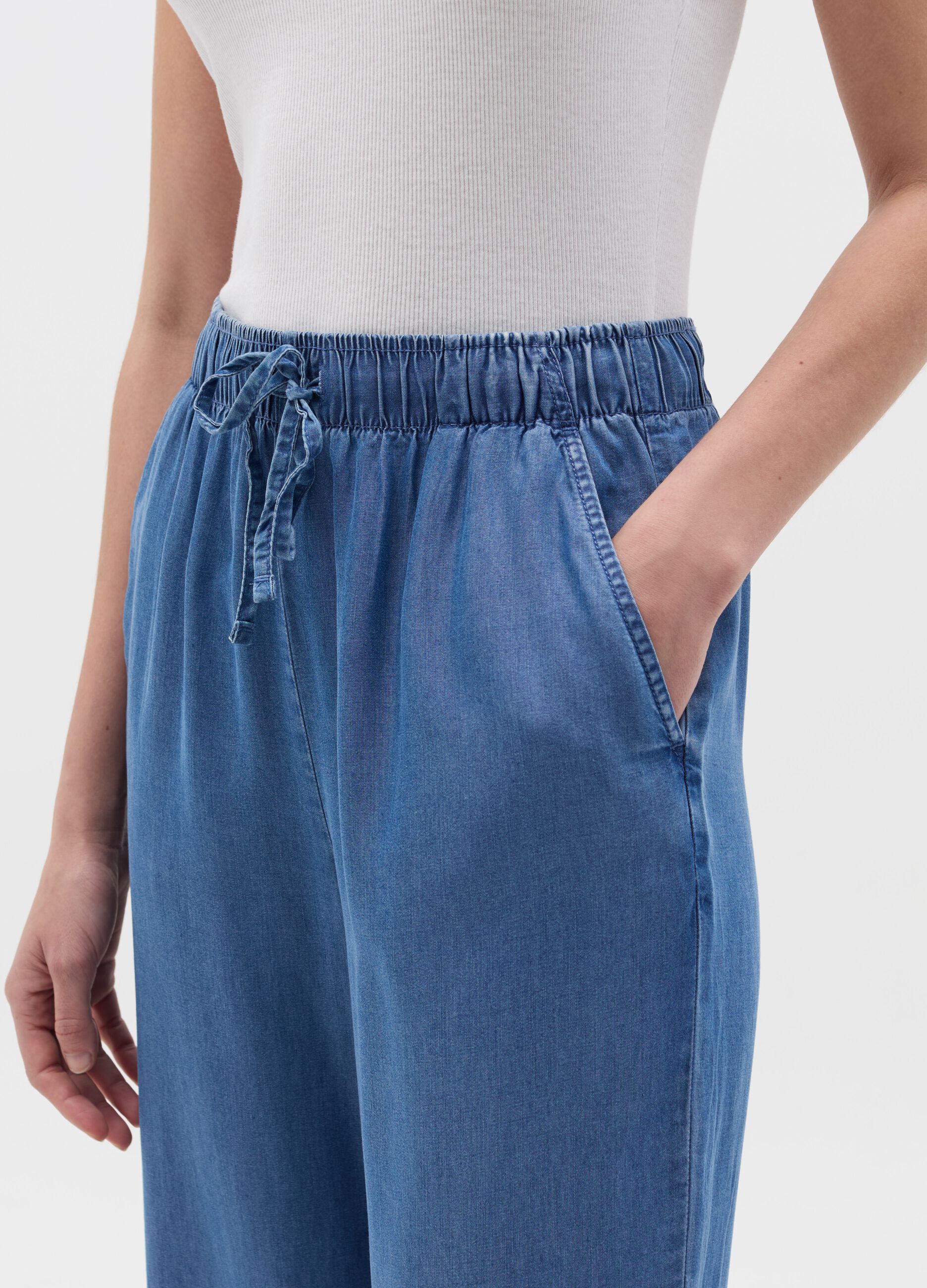 Joggers fluido a gamba larga effetto denim