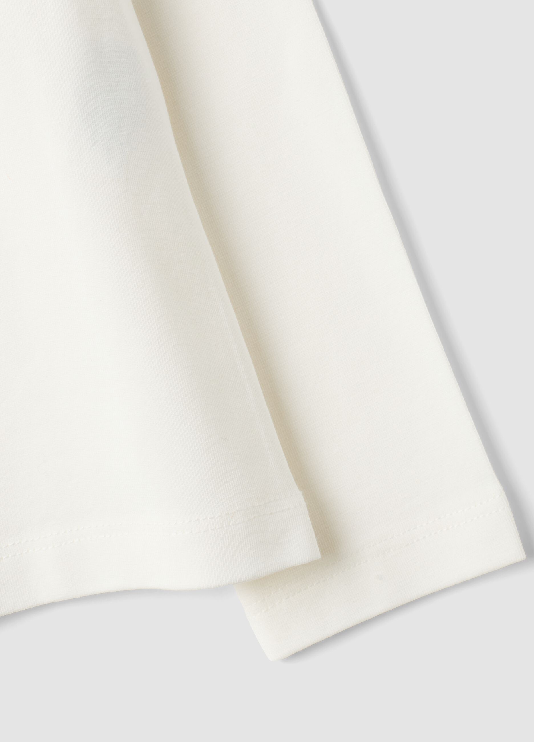 T-shirt bianca in cotone elasticizzato con stampa orsetto per bambina