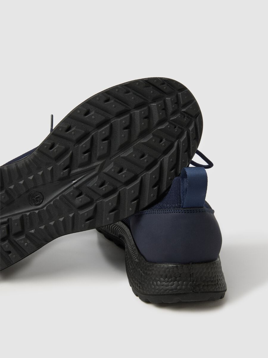 Sneakers blu in tessuto mesh con suola robusta_1