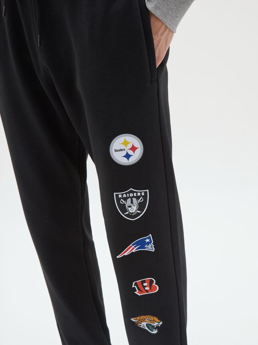 Pantaloni in misto cotone nero con loghi NFL_3