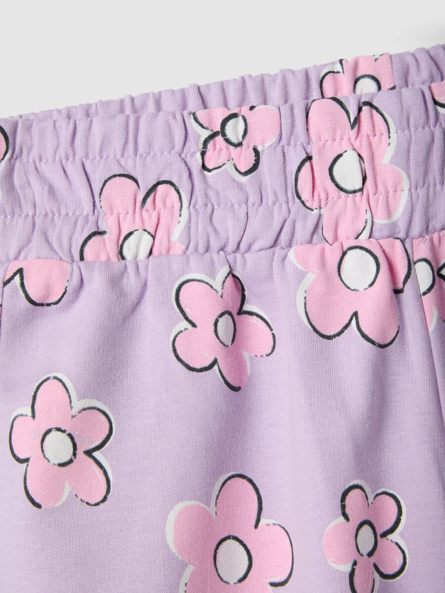Girl's regular fit purple pure cotton shorts with flowers_3