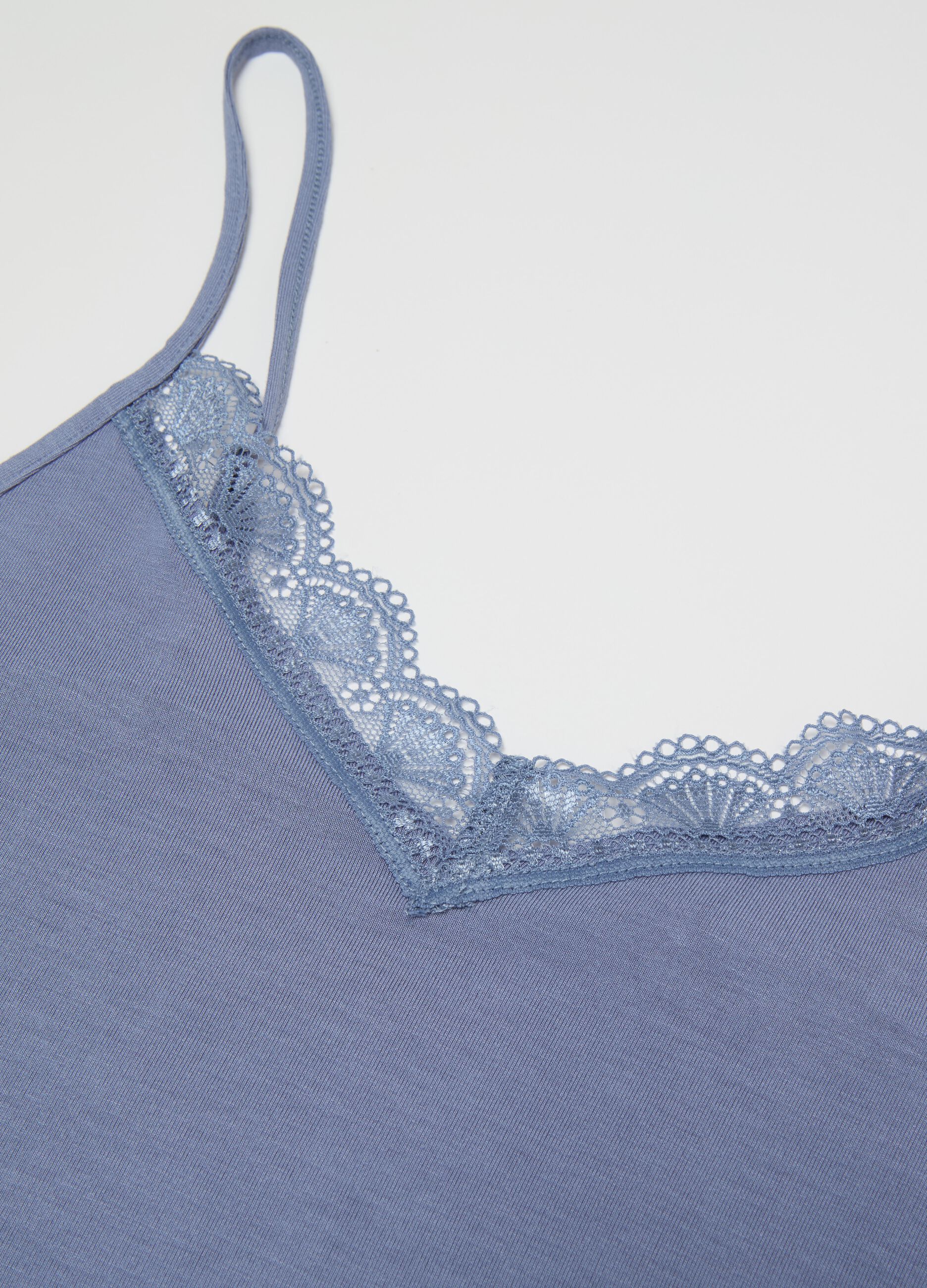 Vest with V neck and lace