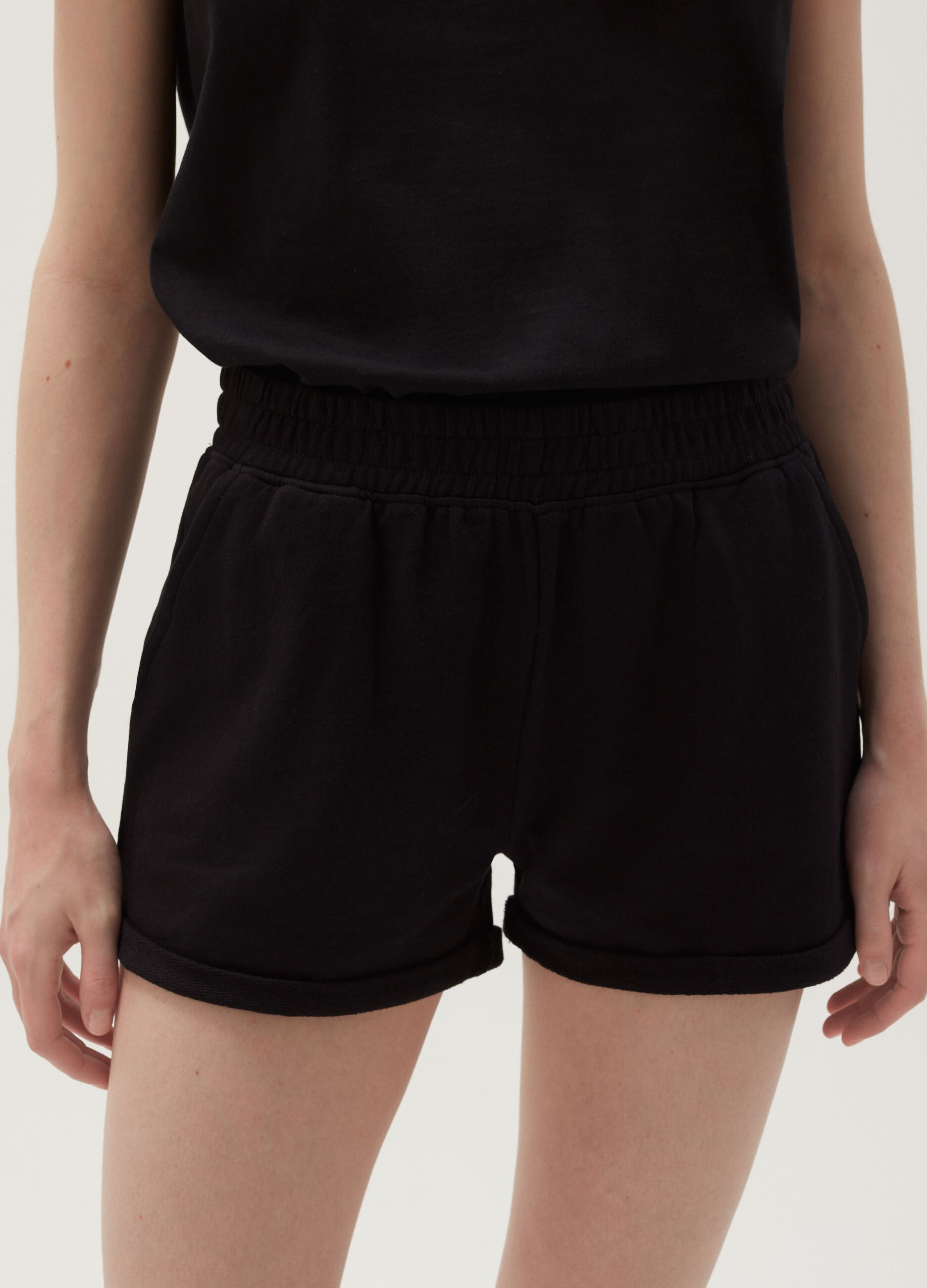 Shorts in felpa con risvolto_1