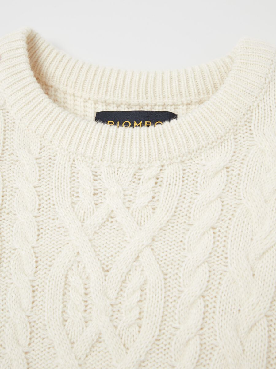 Pullover con lavorazione a trecce_5