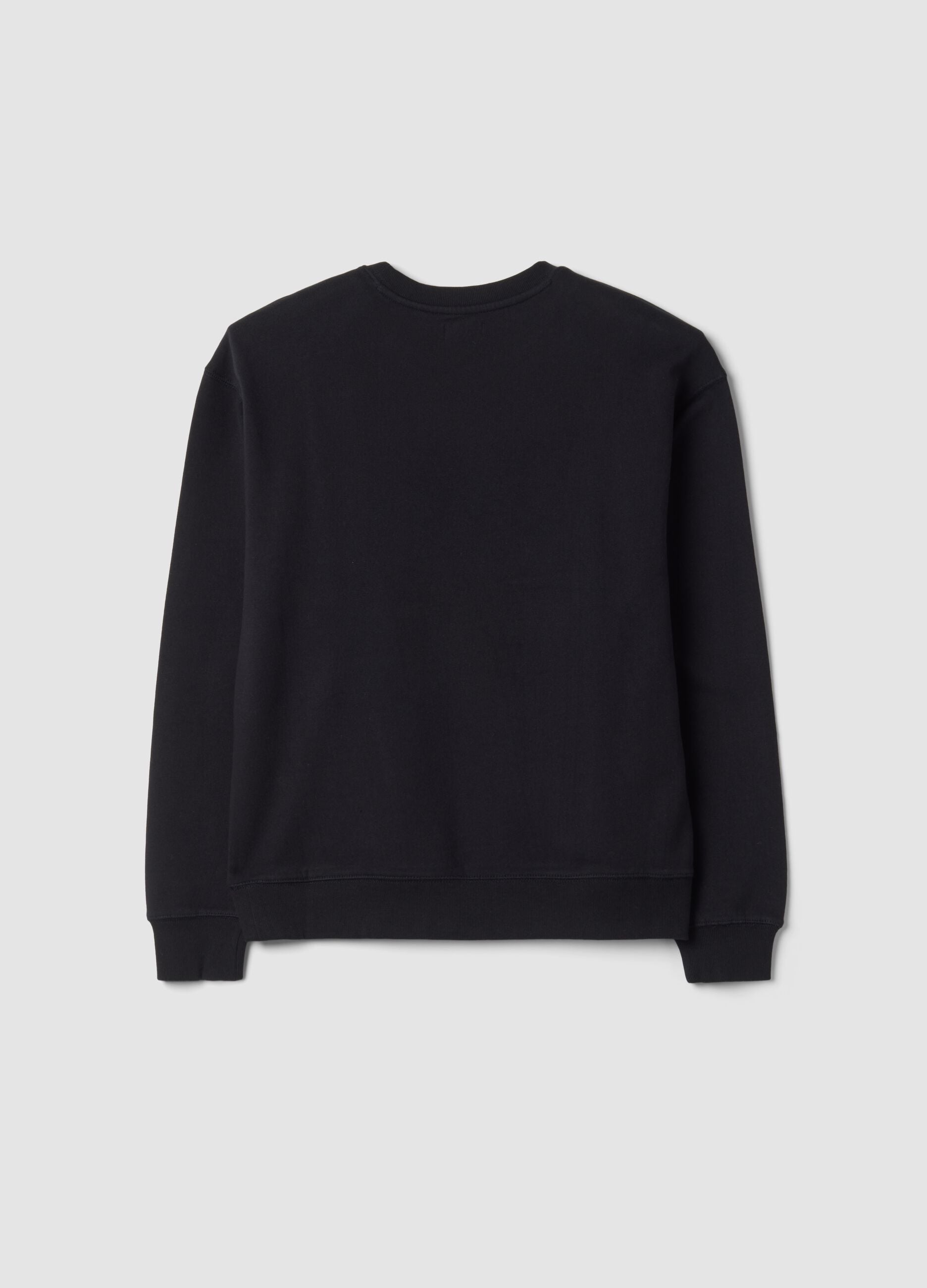 Felpa nera girocollo in puro cotone organico a tema racing relaxed fit