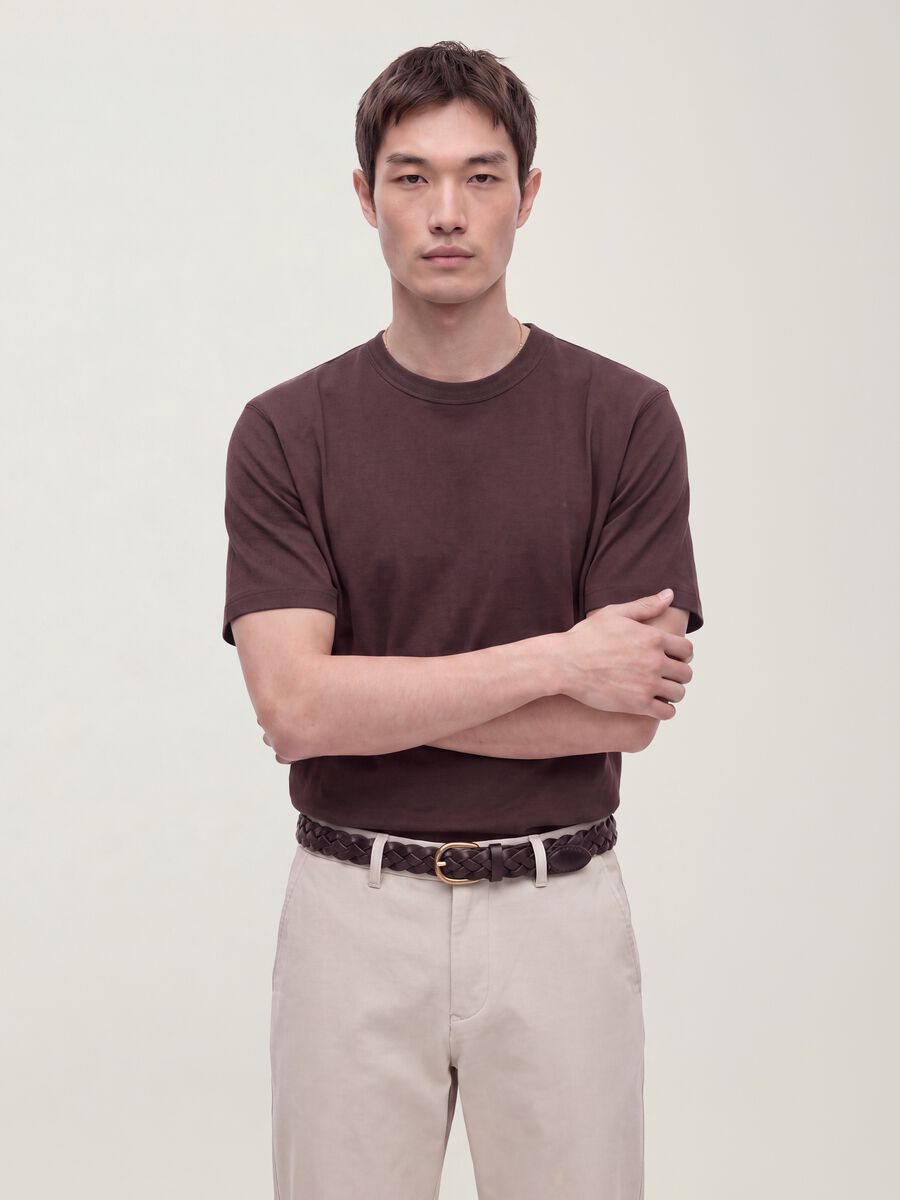 T-shirt marrone in puro cotone a girocollo relaxed fit_0