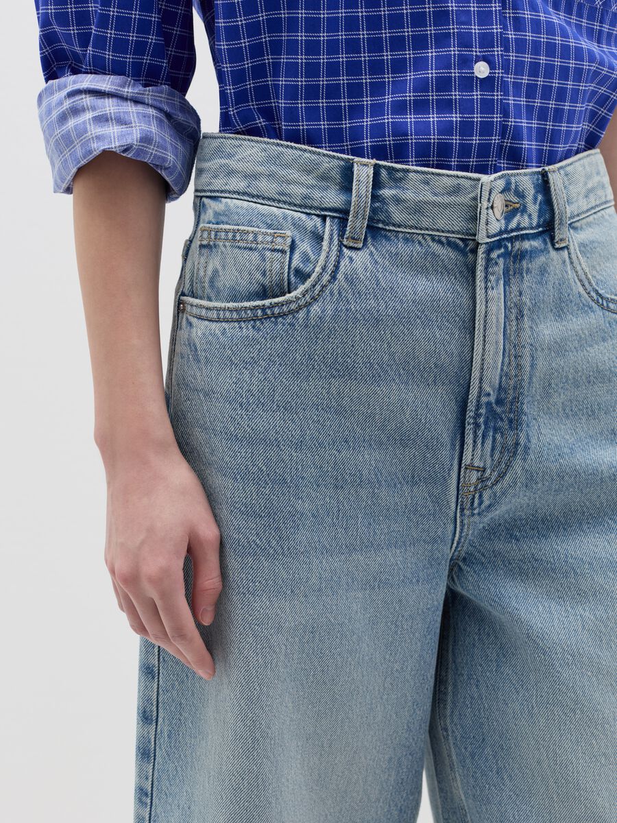 Loose-fit Bermuda shorts in denim_2