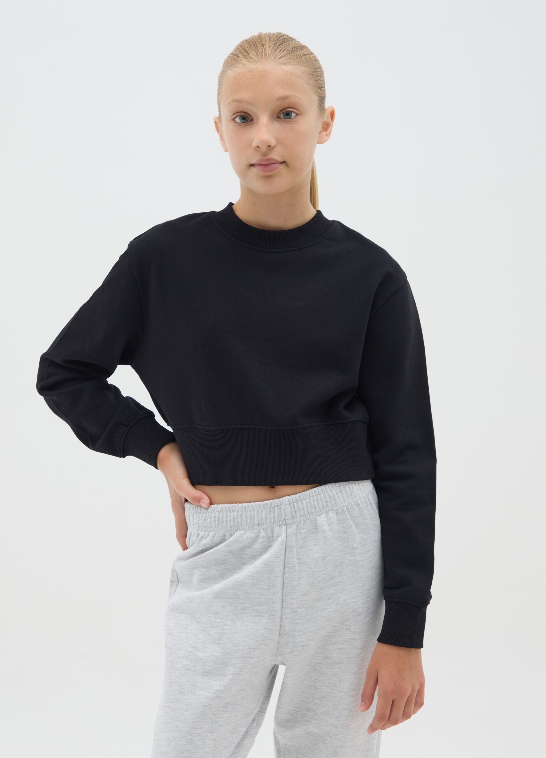 Girls' black regular fit pure cotton sweatshirt