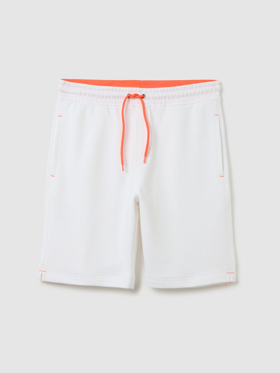 Men's white cotton blend regular fit shorts_4